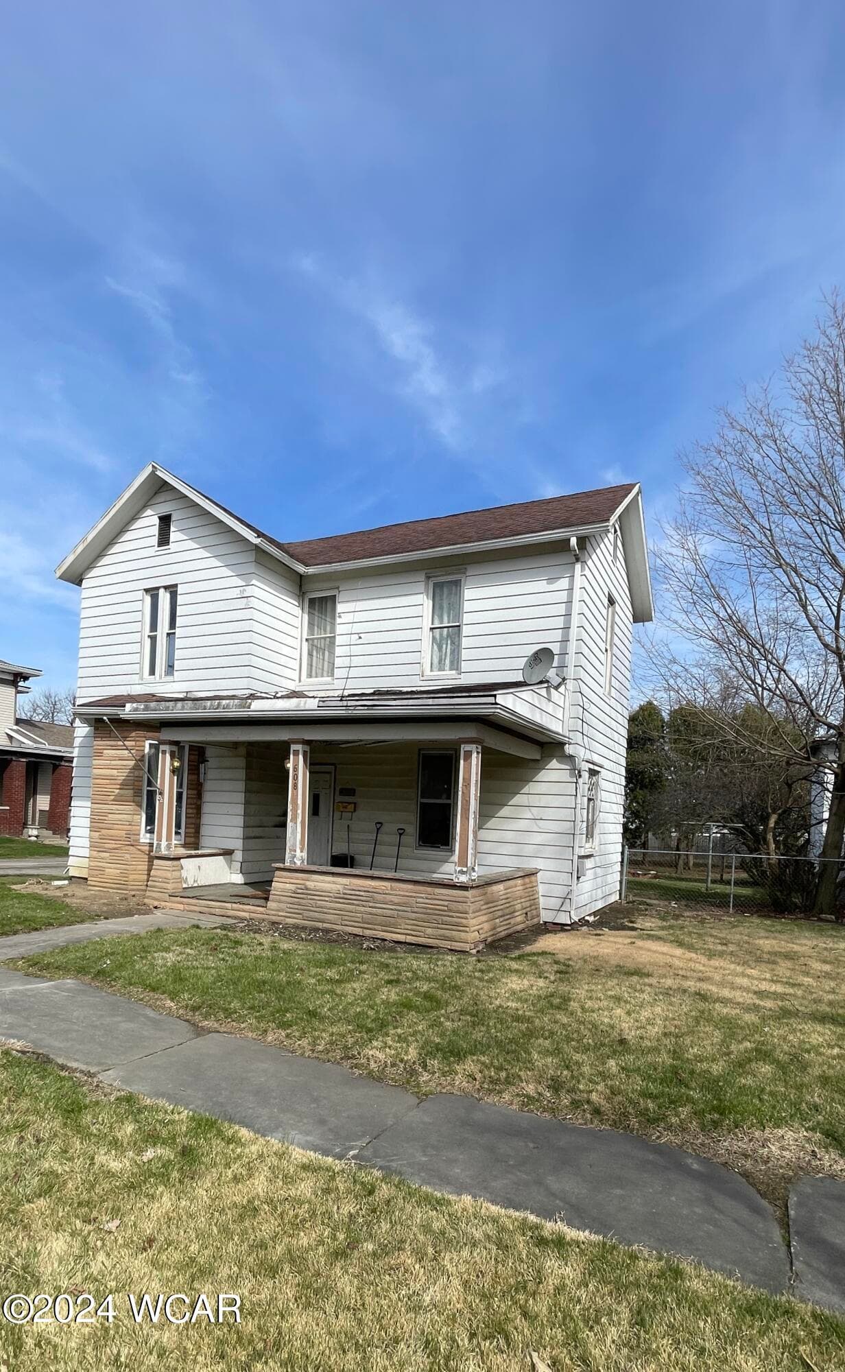 608 Main photo 2
