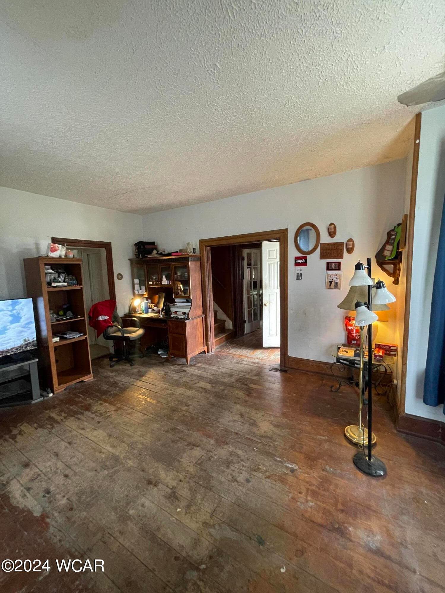 608 Main photo 3