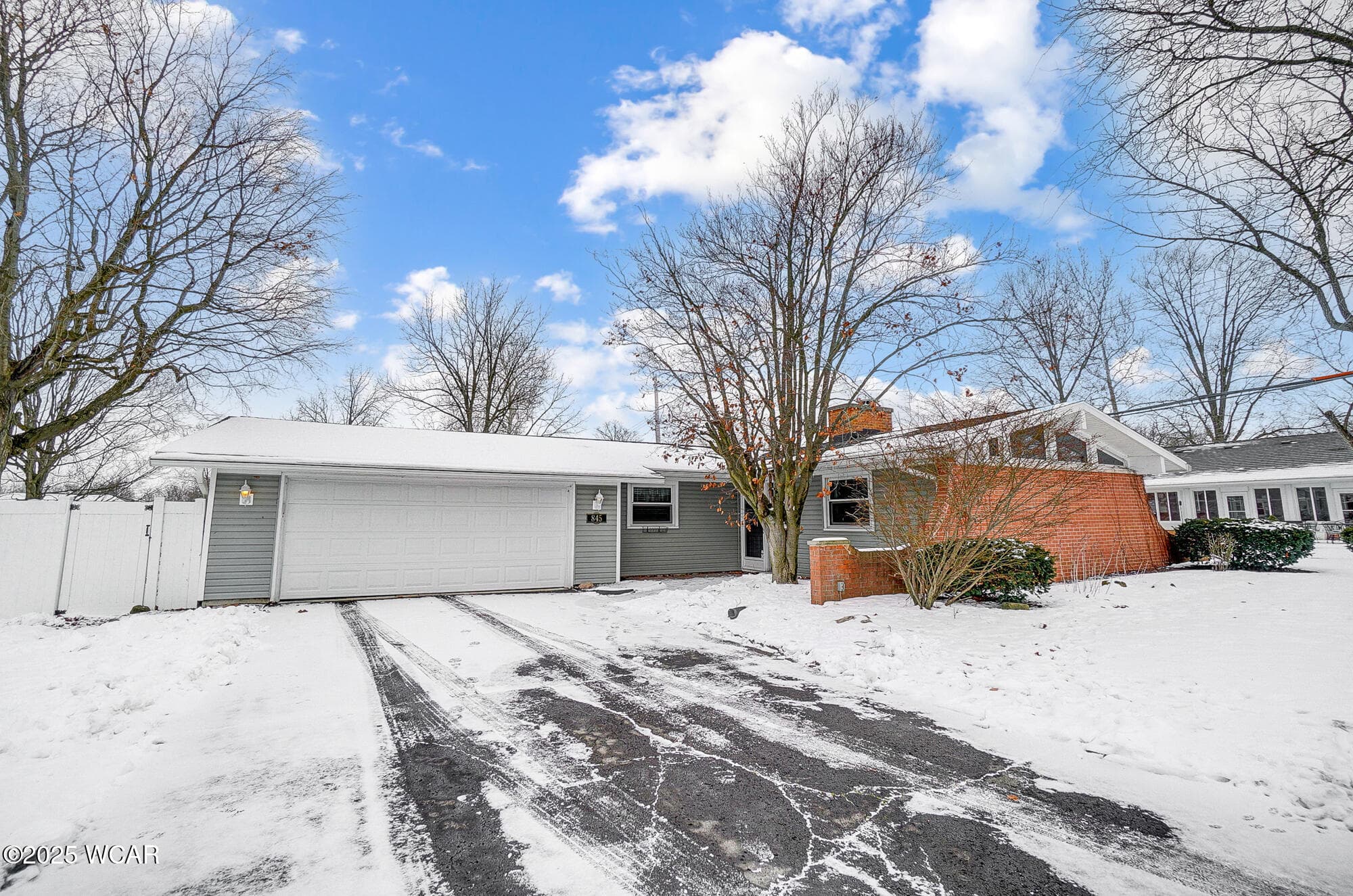 845 Circle