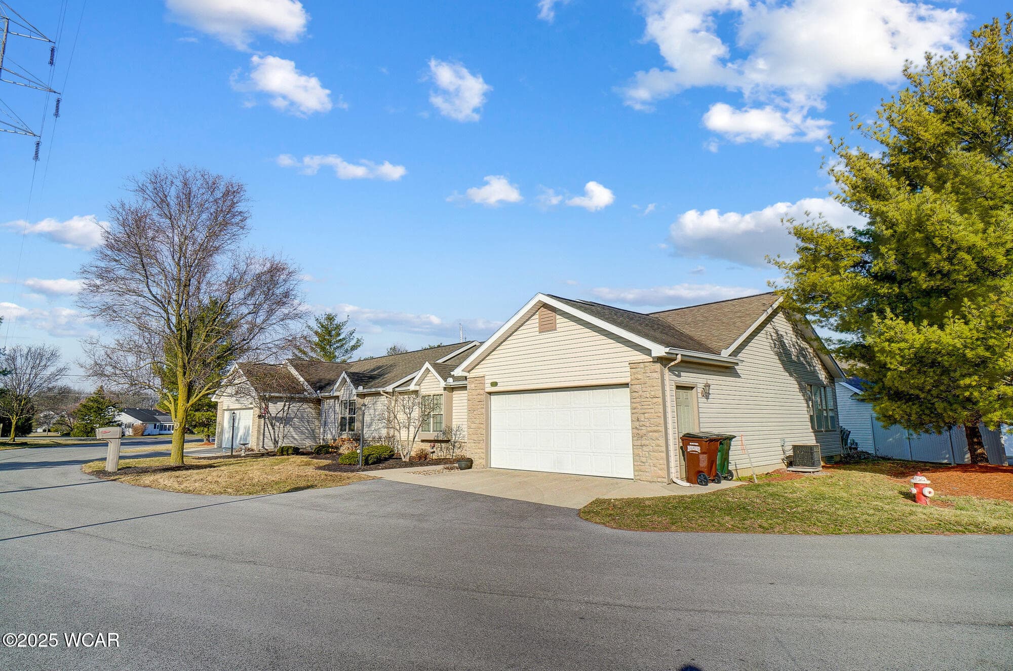 112 Magnolia Lane photo 3