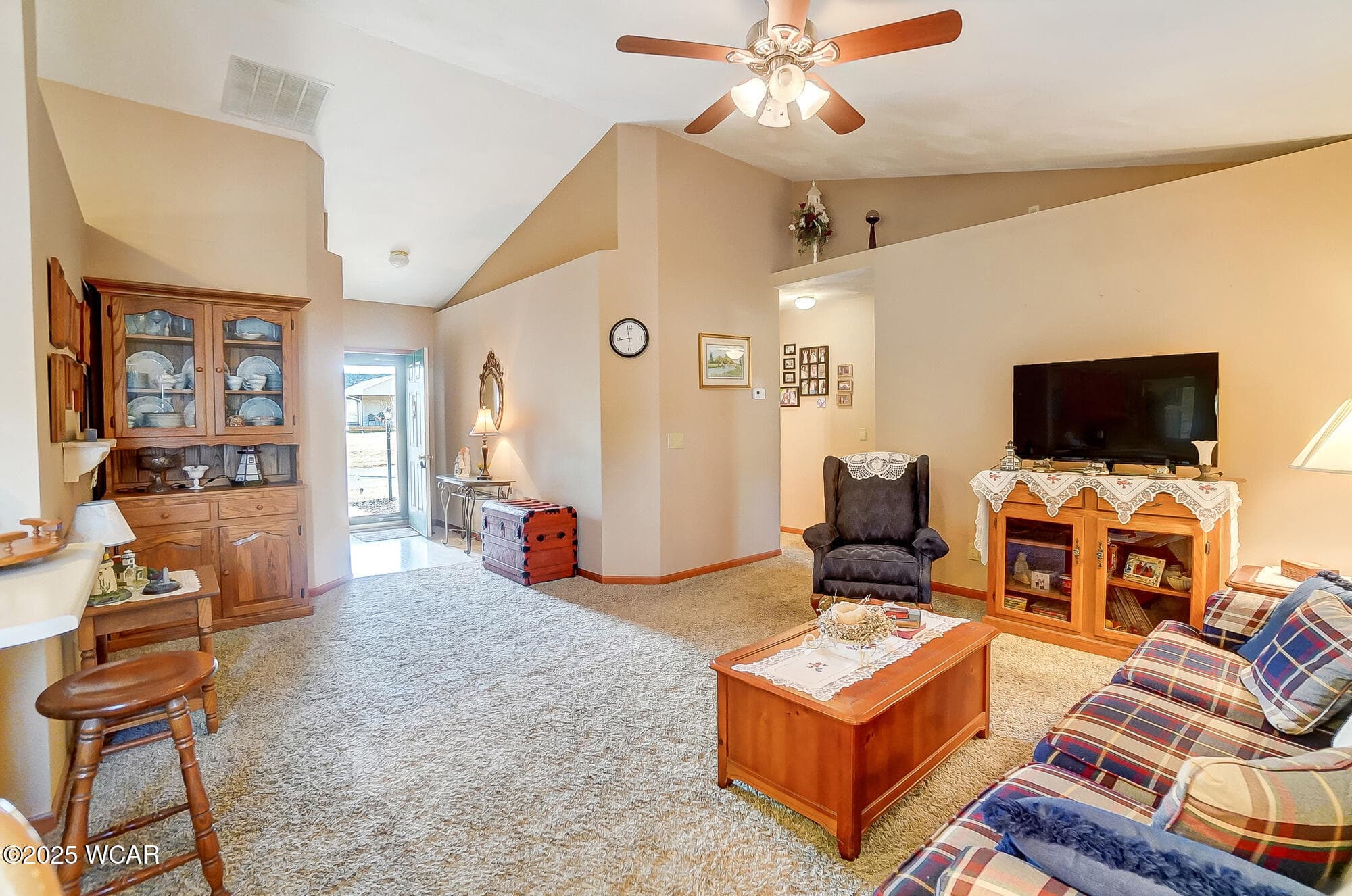 112 Magnolia Lane photo 4