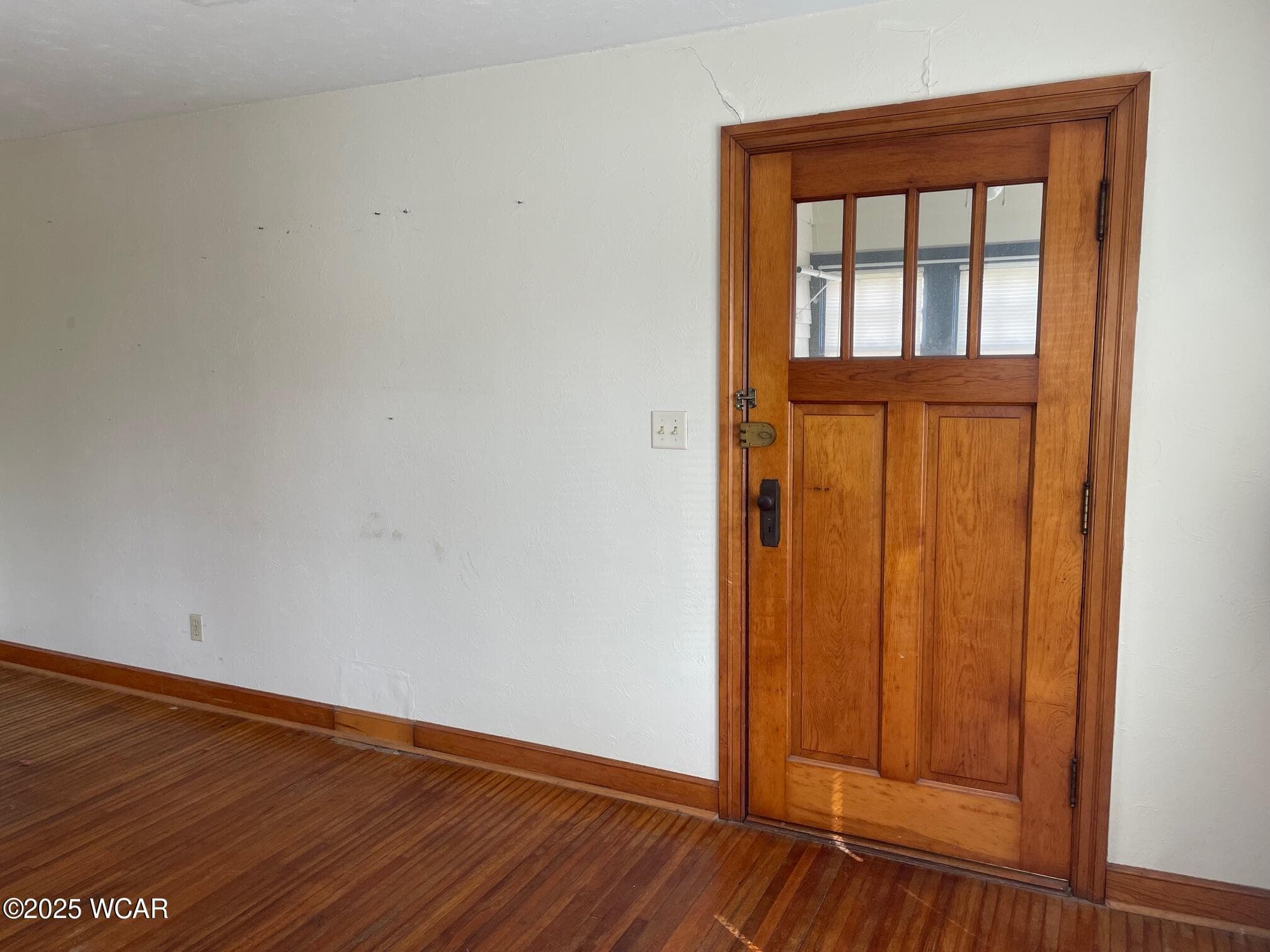 694 POWERS AVENUE photo 2