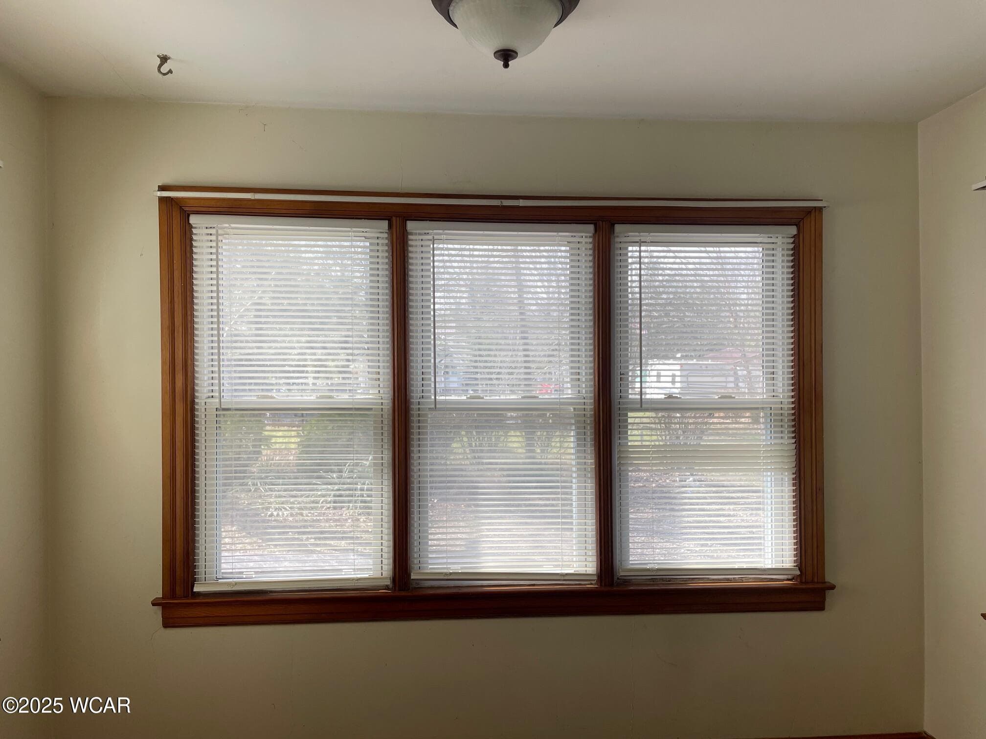 694 POWERS AVENUE photo 5