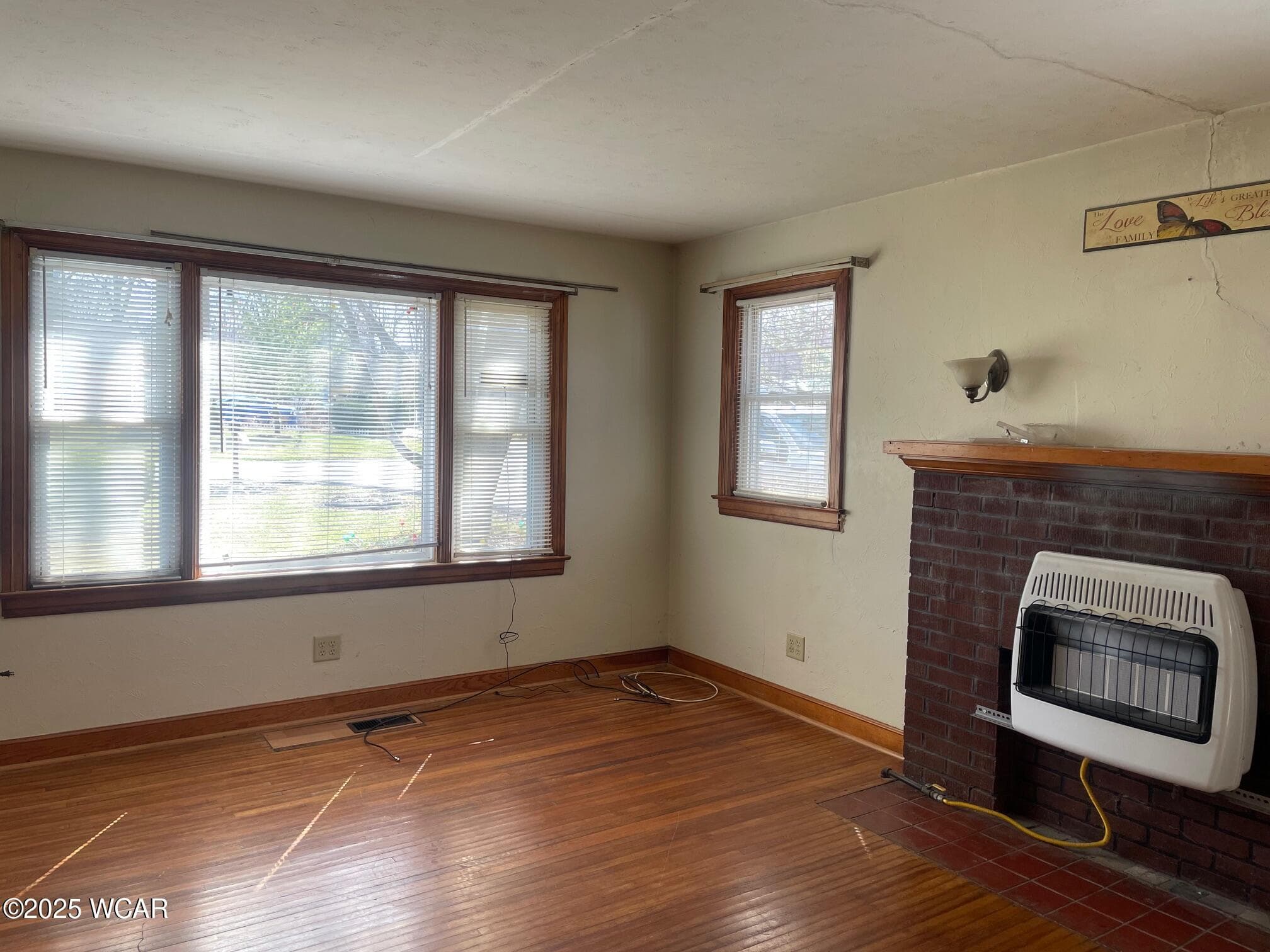 694 POWERS AVENUE photo 3