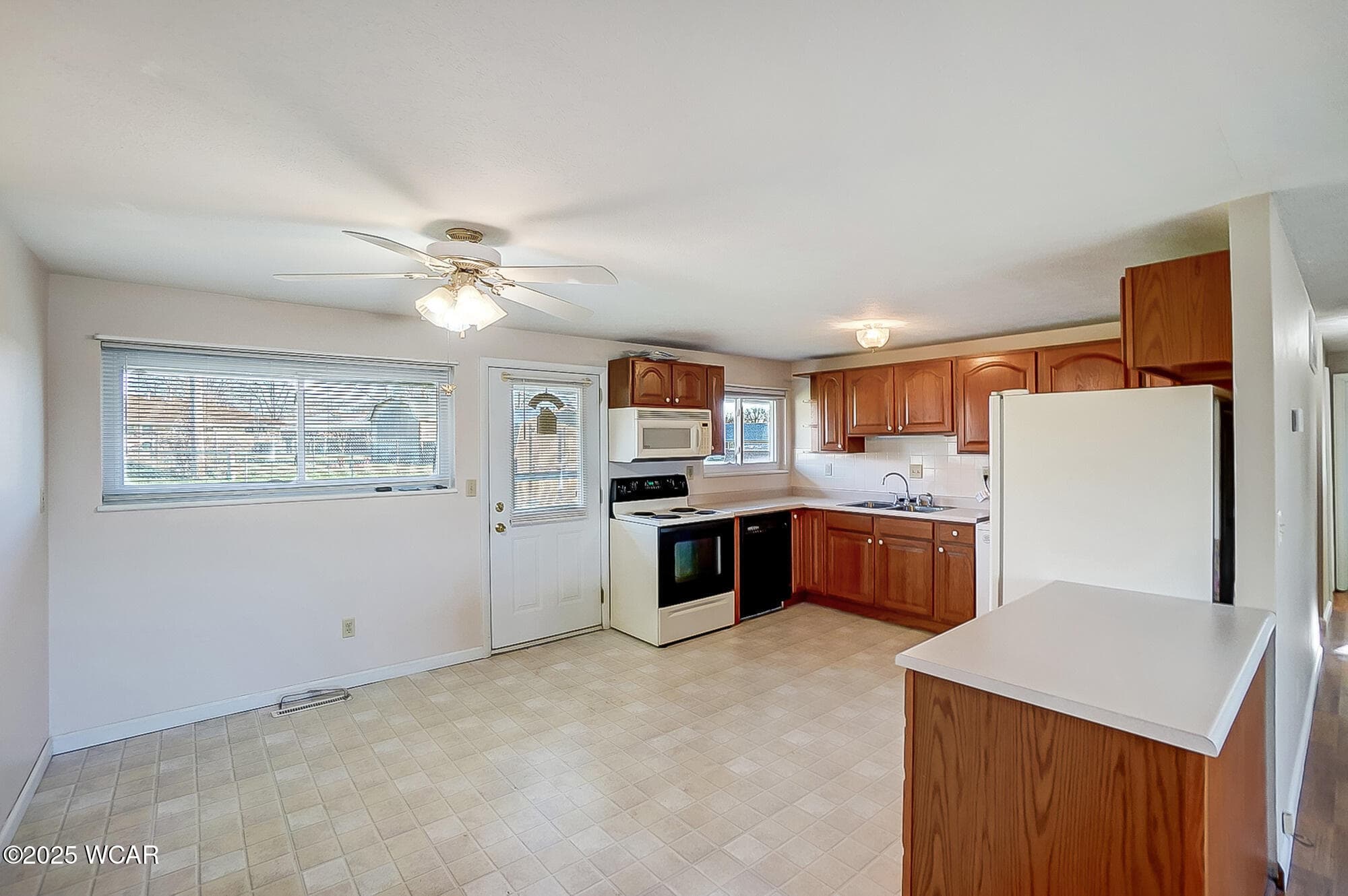 1420 Grove photo 5