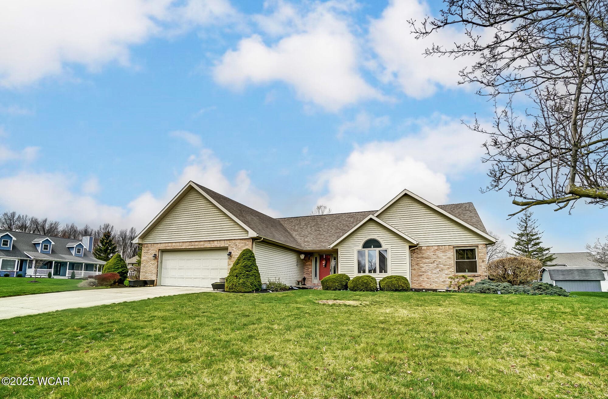 2111 Larkspur photo 2