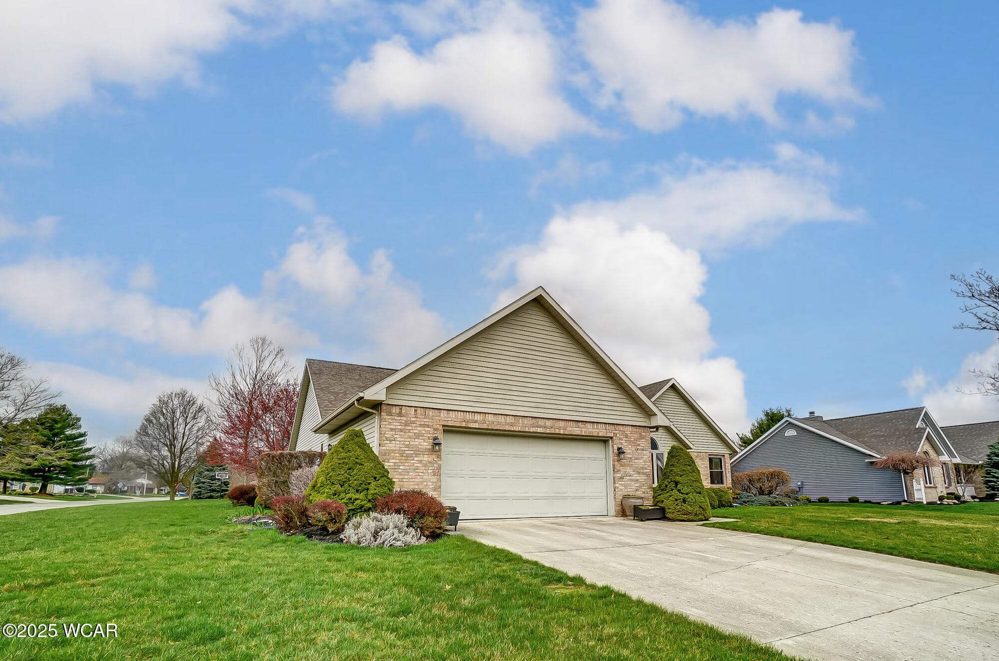 2111 Larkspur photo 3