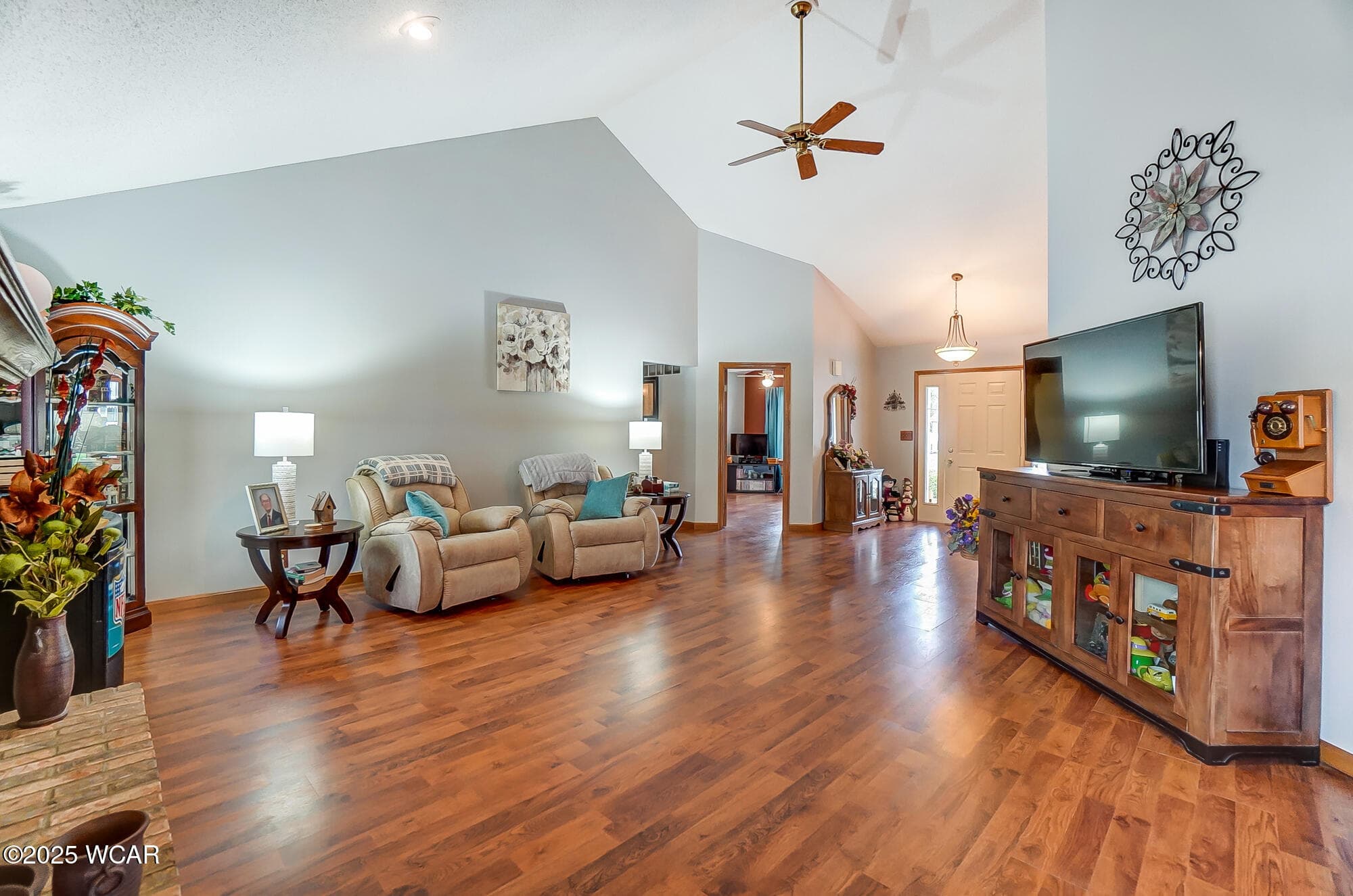 2111 Larkspur photo 4