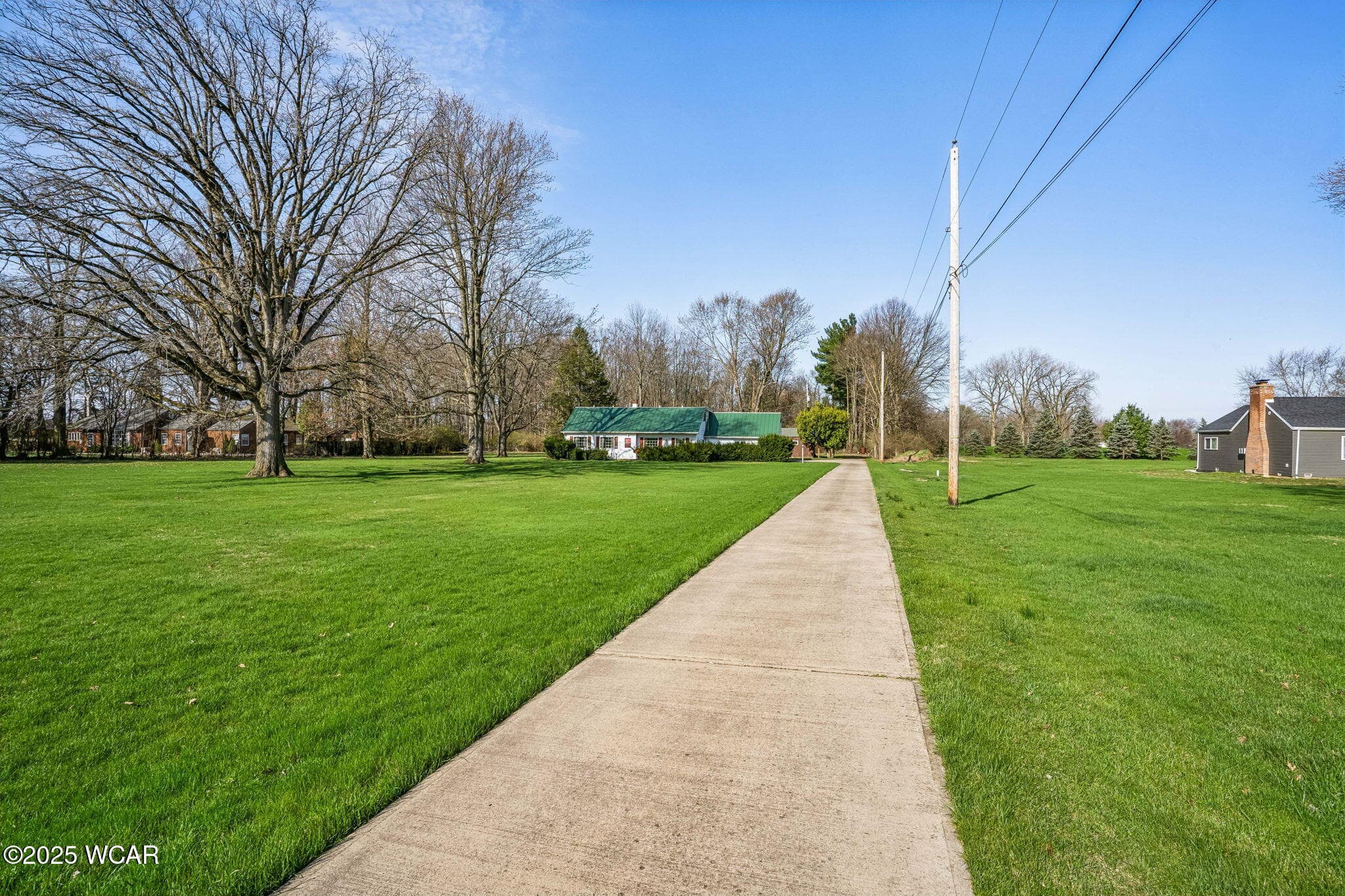 2435 Fostoria photo 4