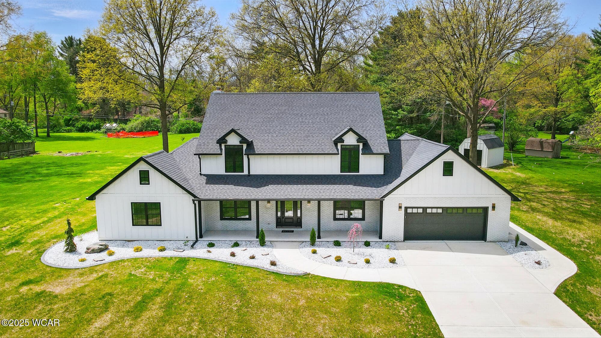 1652 Oak Woods photo 2