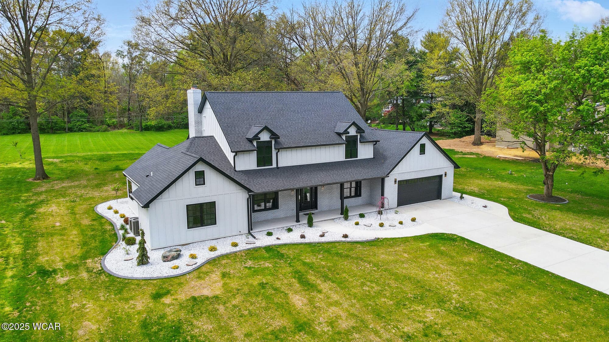 1652 Oak Woods photo 3