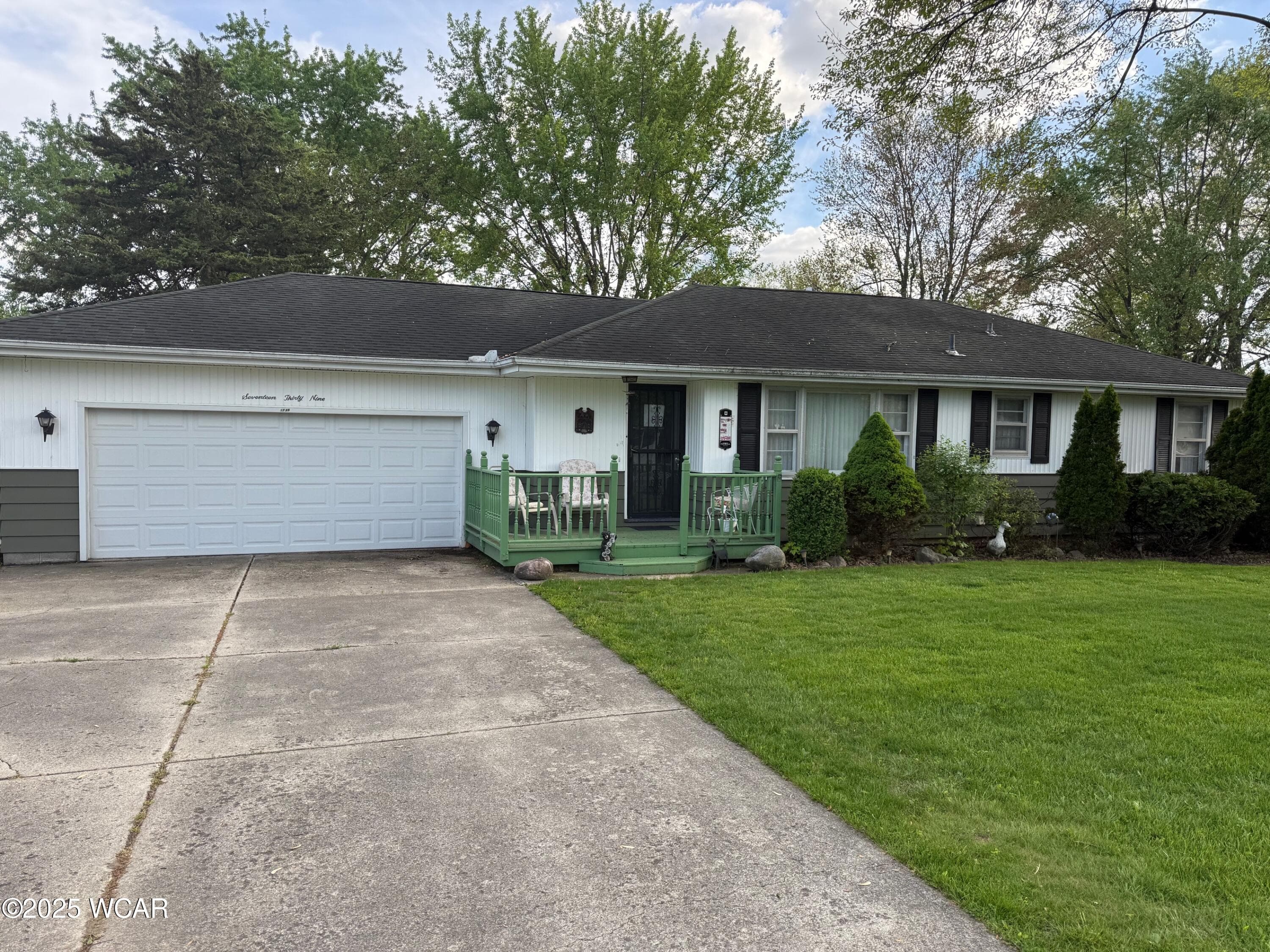 1739 Breese photo 2