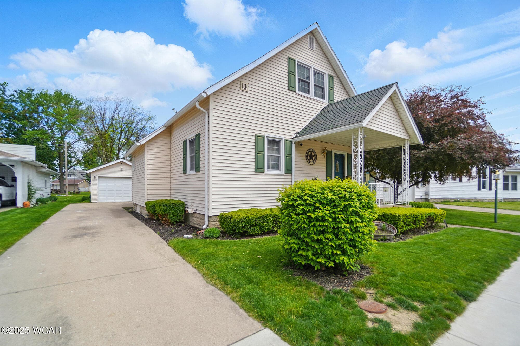 611 Woodland photo 2
