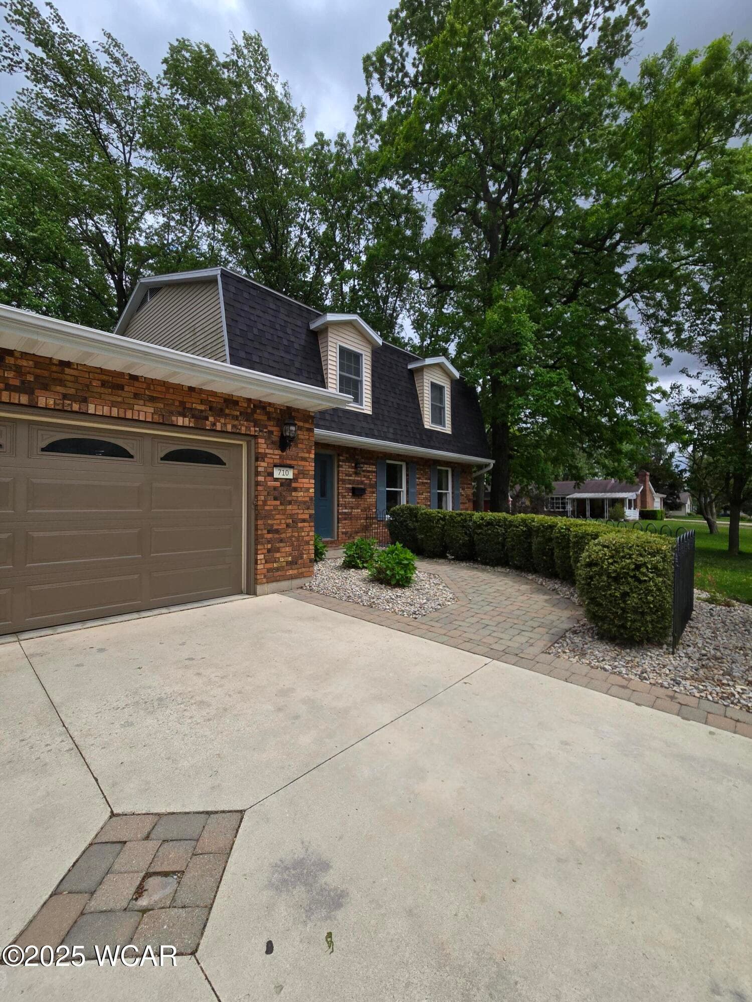 710 Royal Oak photo 2