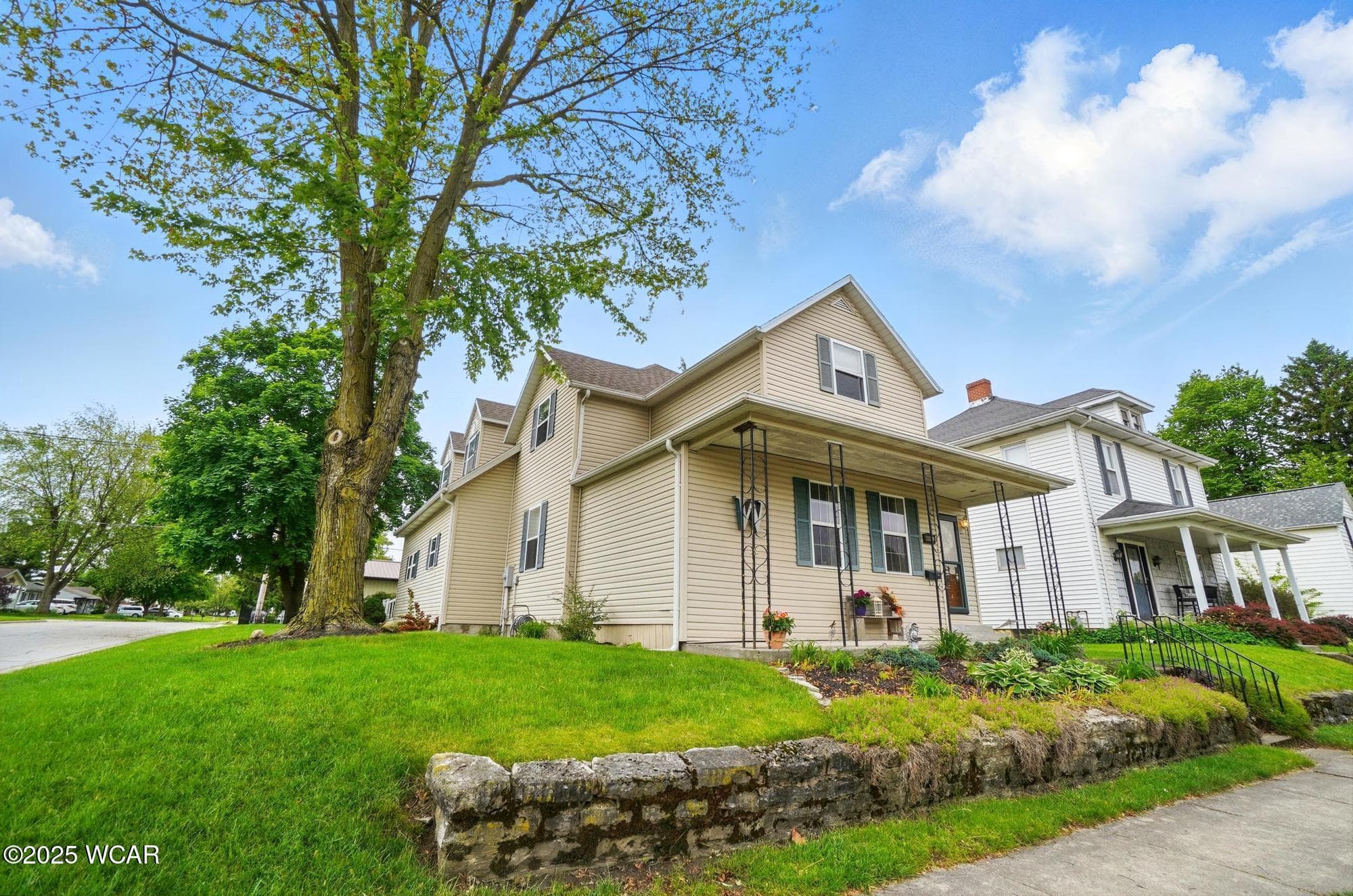 609 Benton photo 3