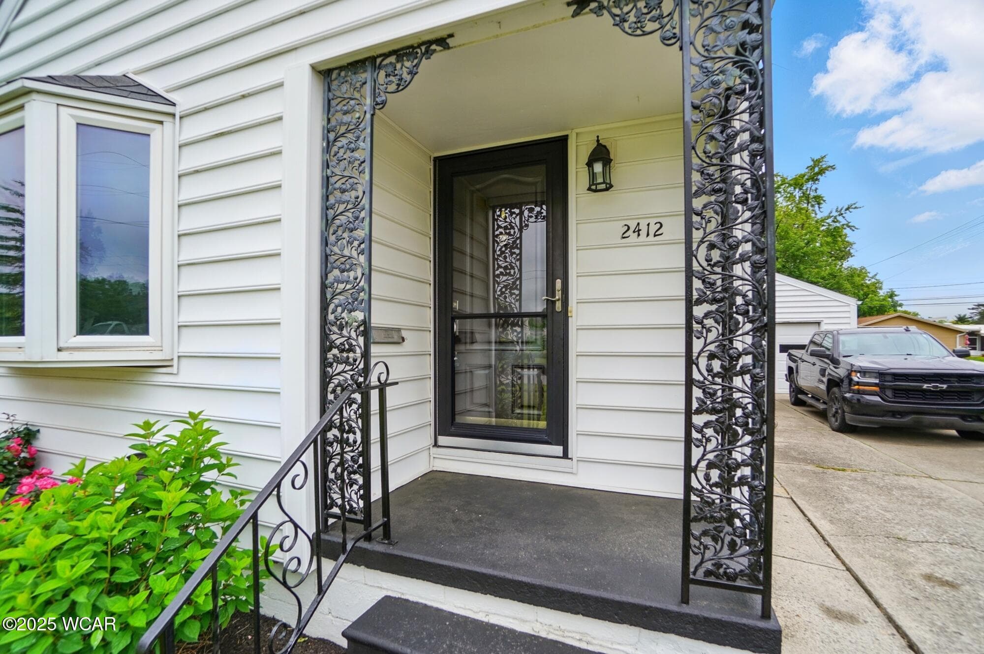 2412 Spring photo 4