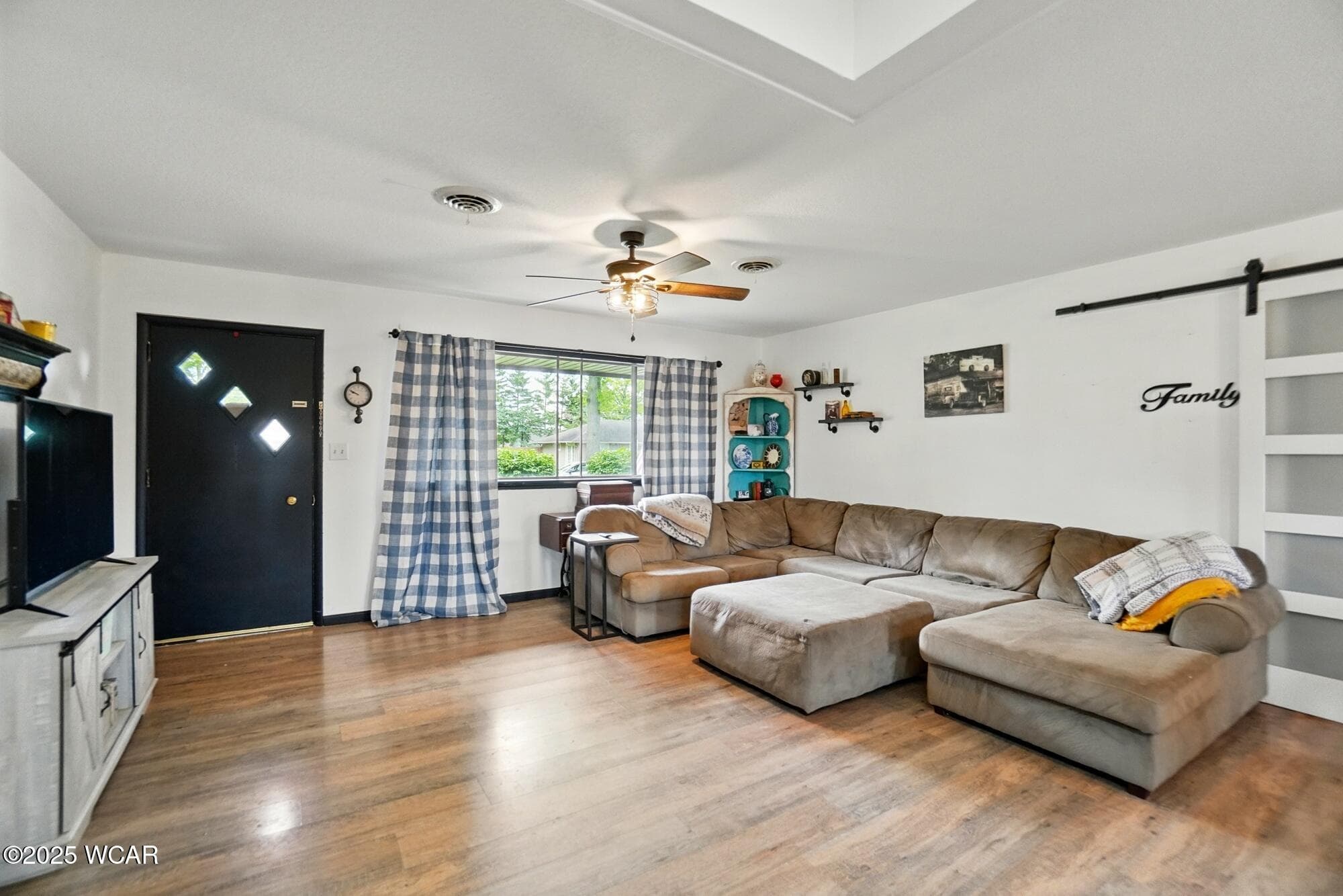 718 Wildwood photo 5
