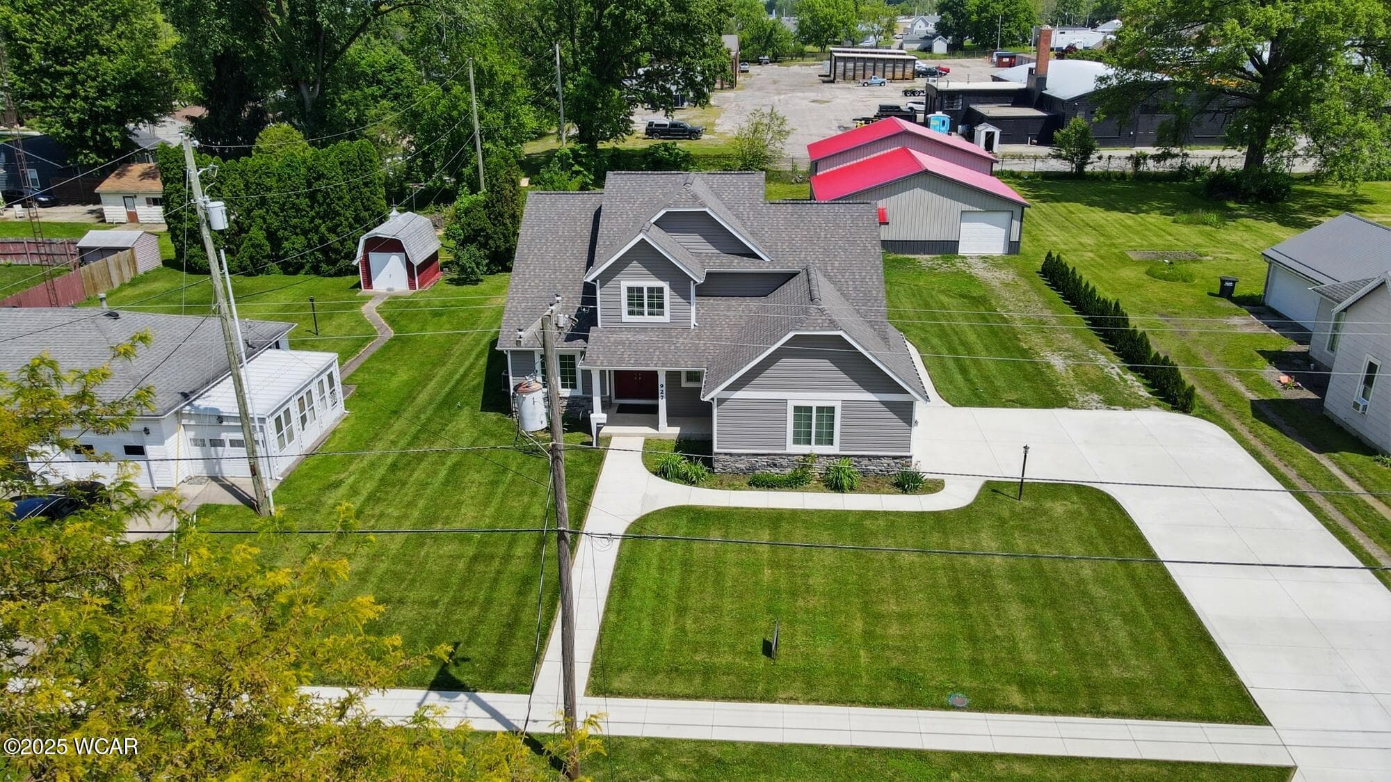 927 Woodland photo 2