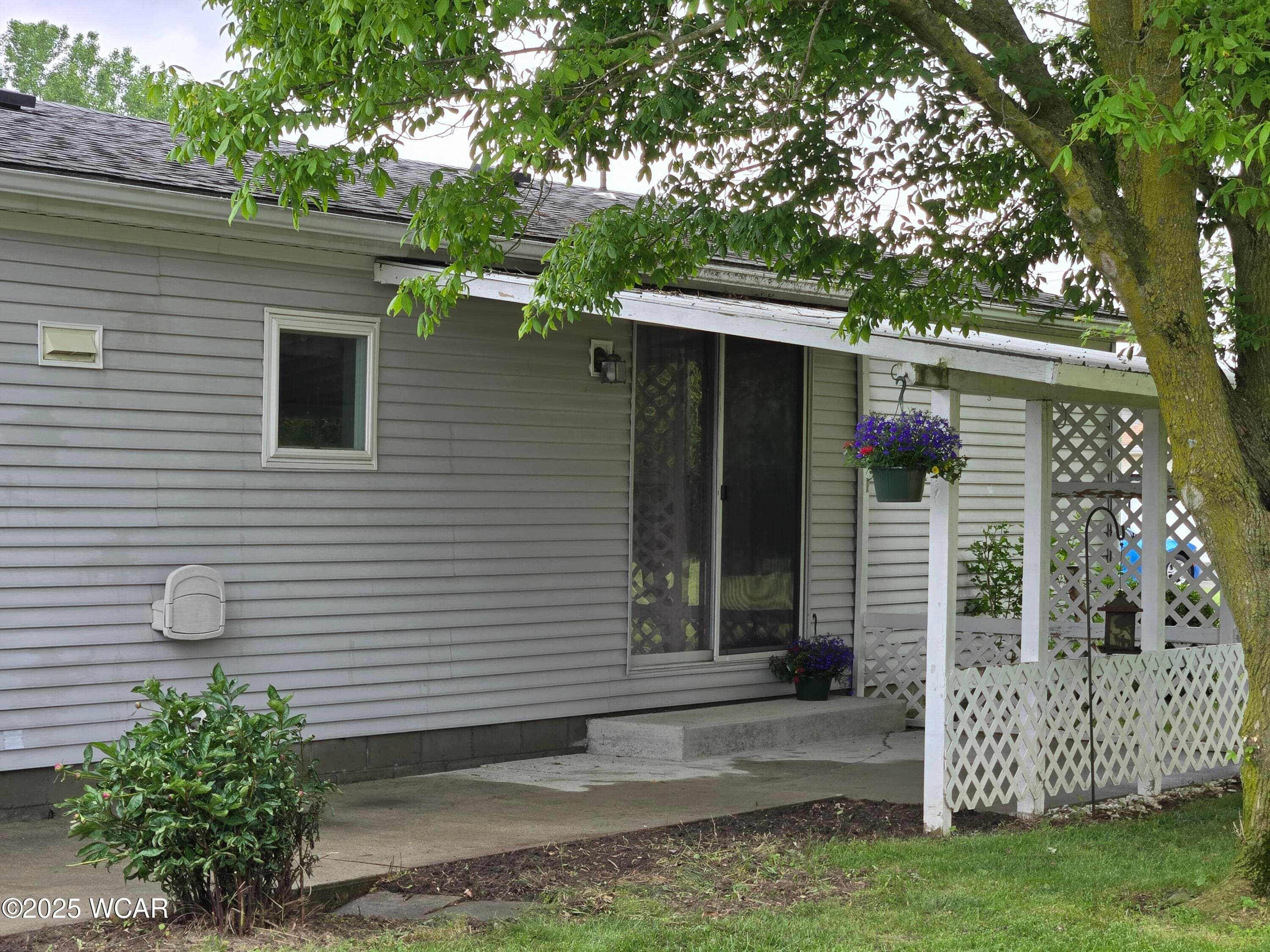 121 Windsor Dr photo 4