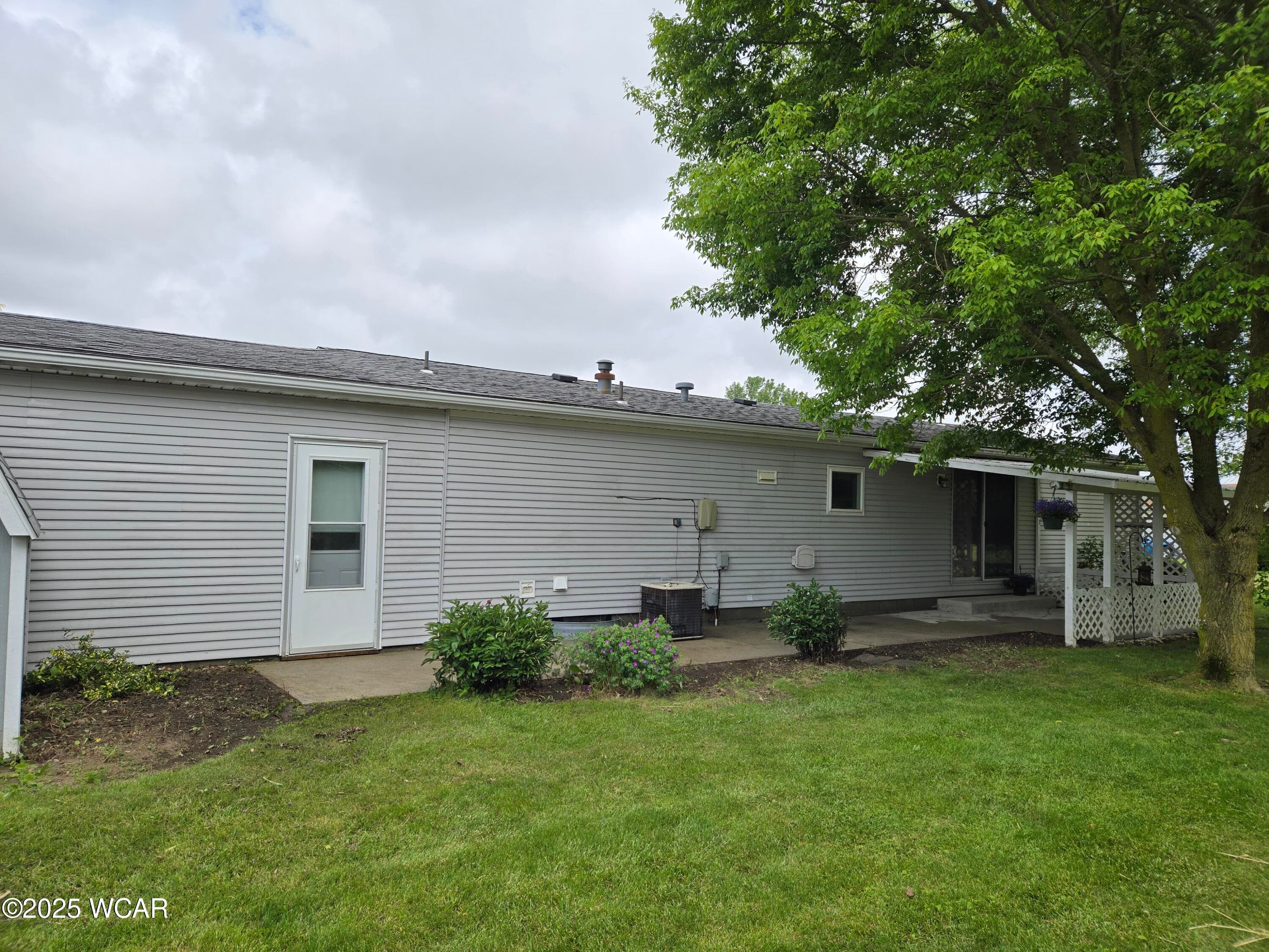 121 Windsor Dr photo 5