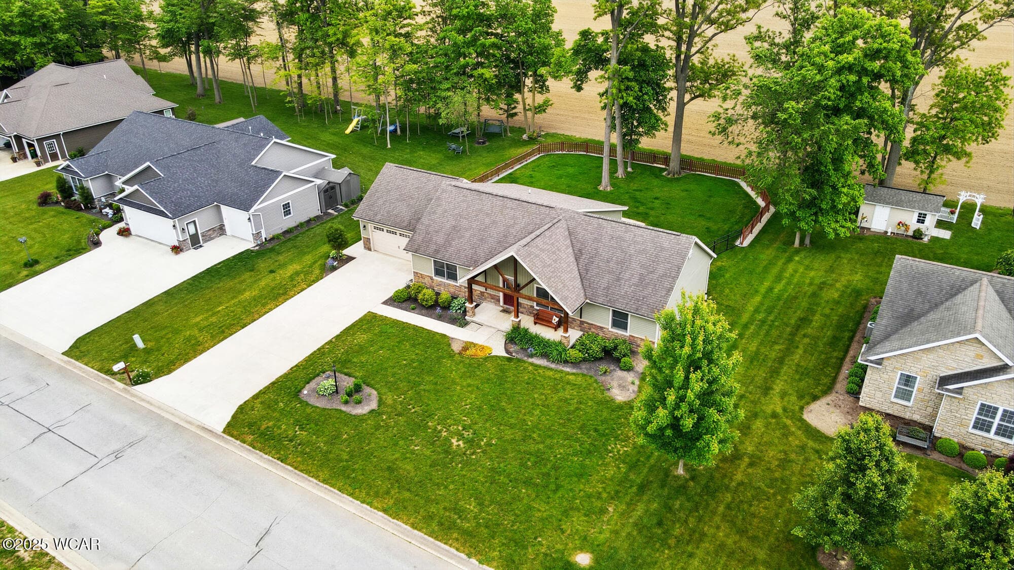721 Briarwood photo 2