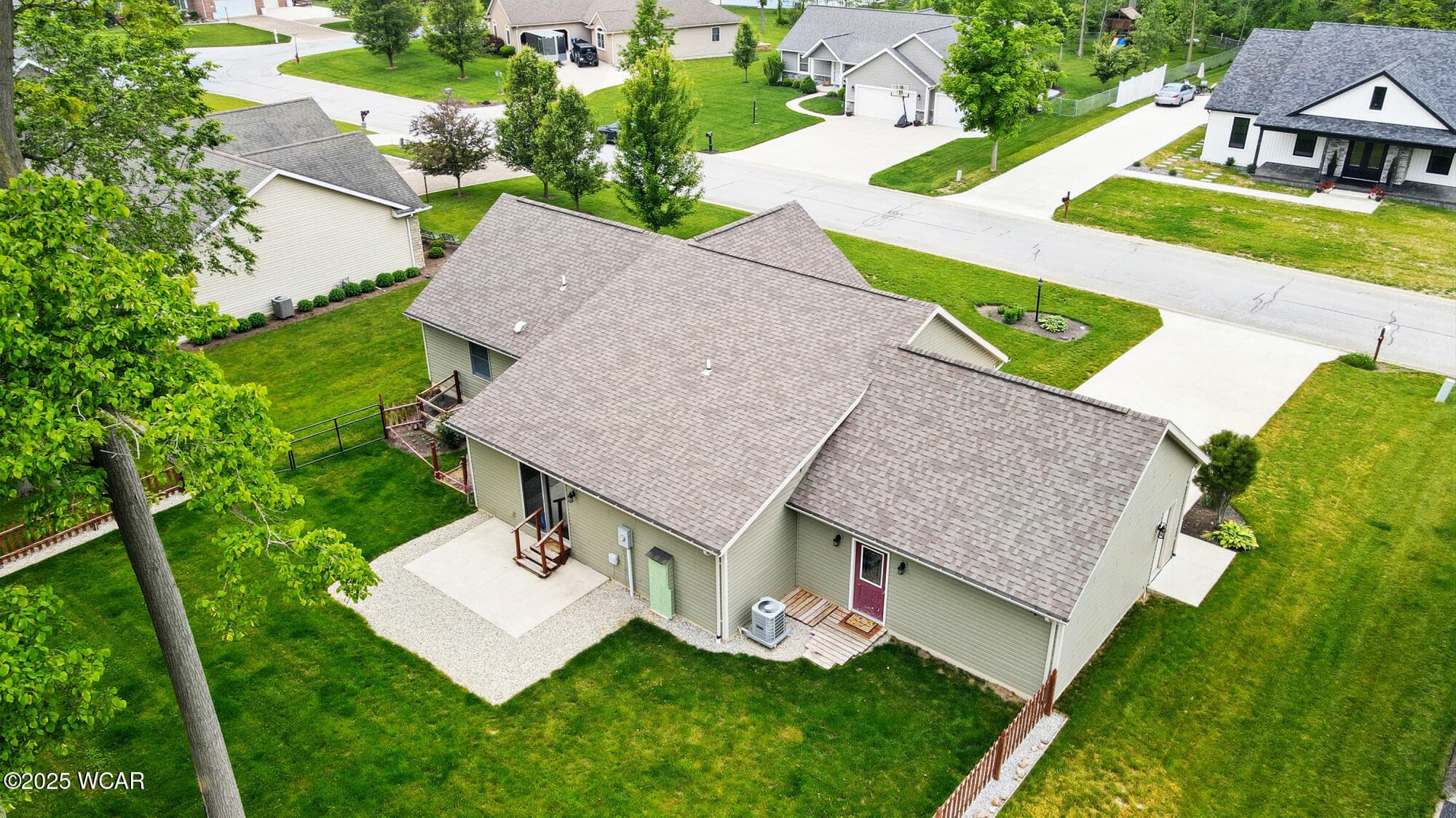 721 Briarwood photo 3
