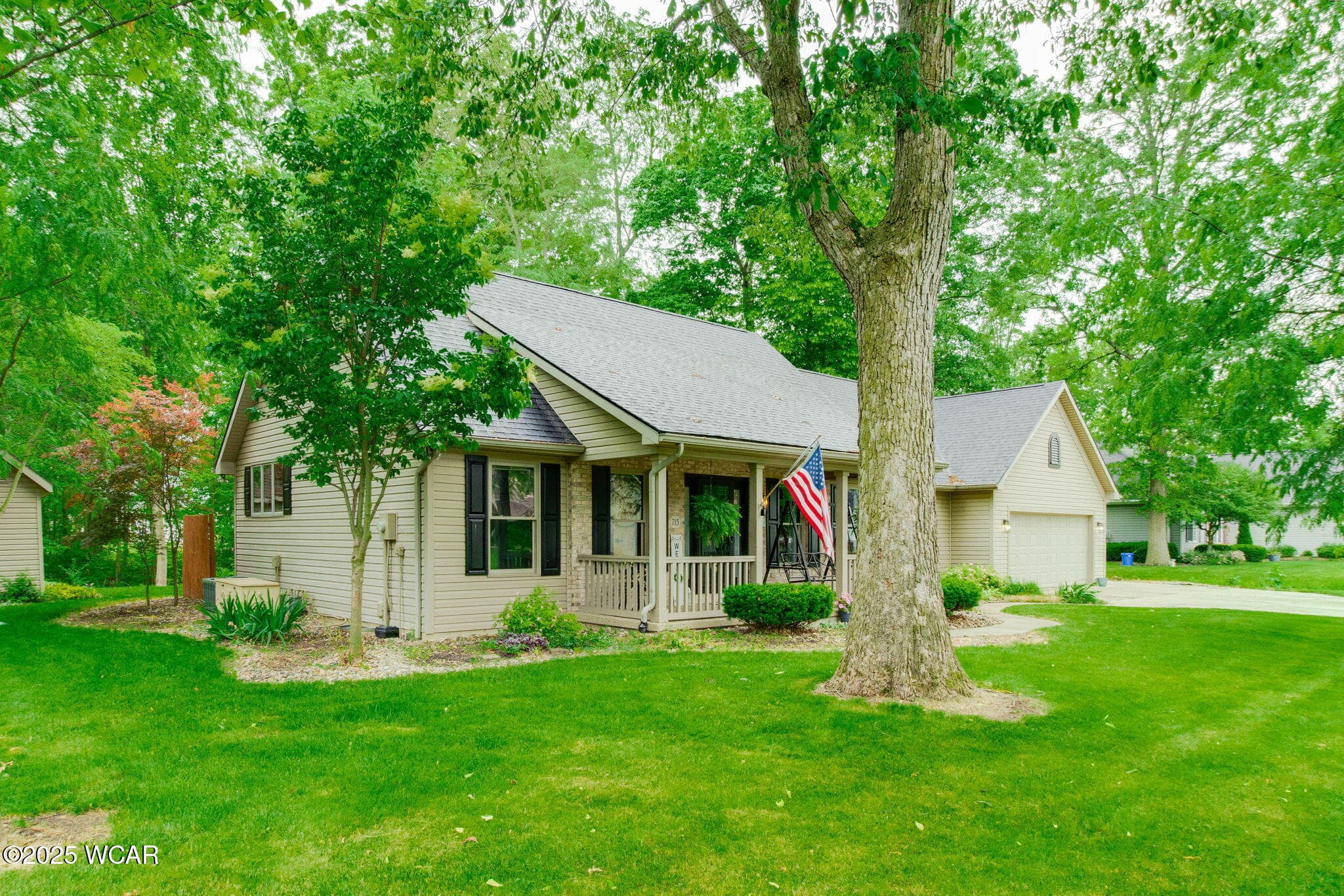 715 Woodridge photo 2
