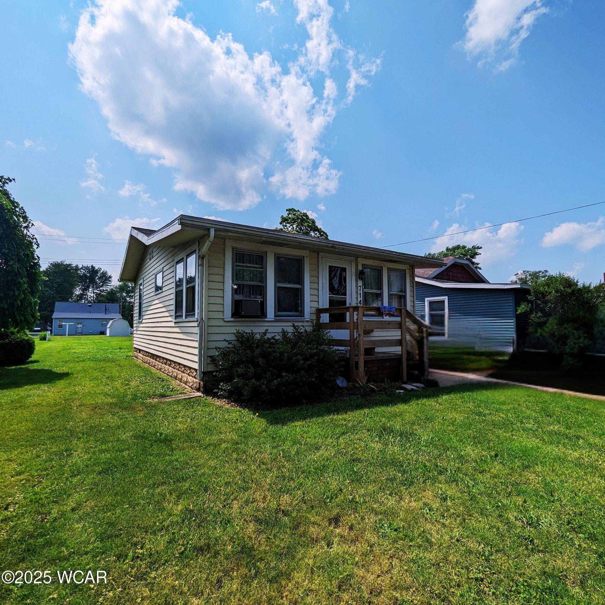 714 Monroe photo 2