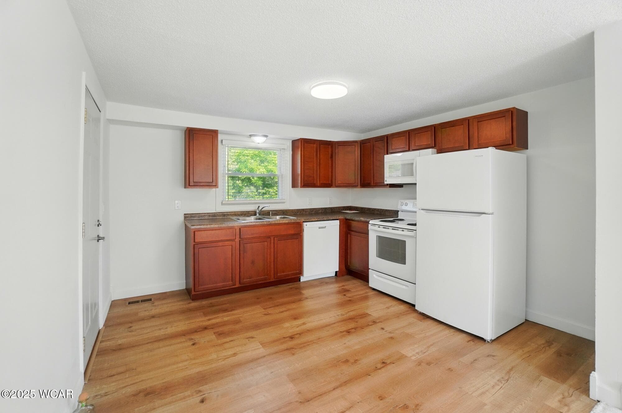 3031 Burch photo 5