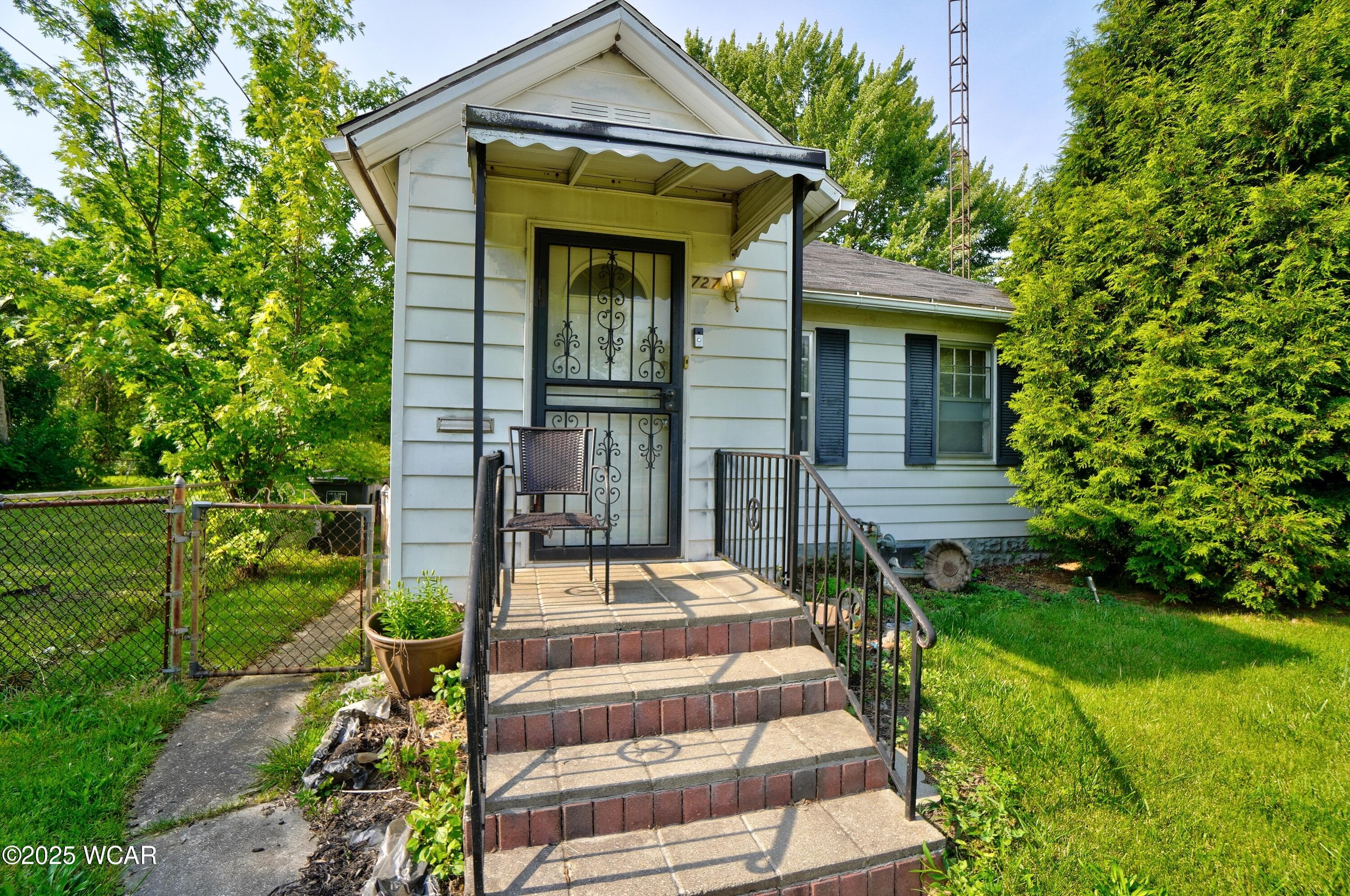 727 Catalpa photo 5