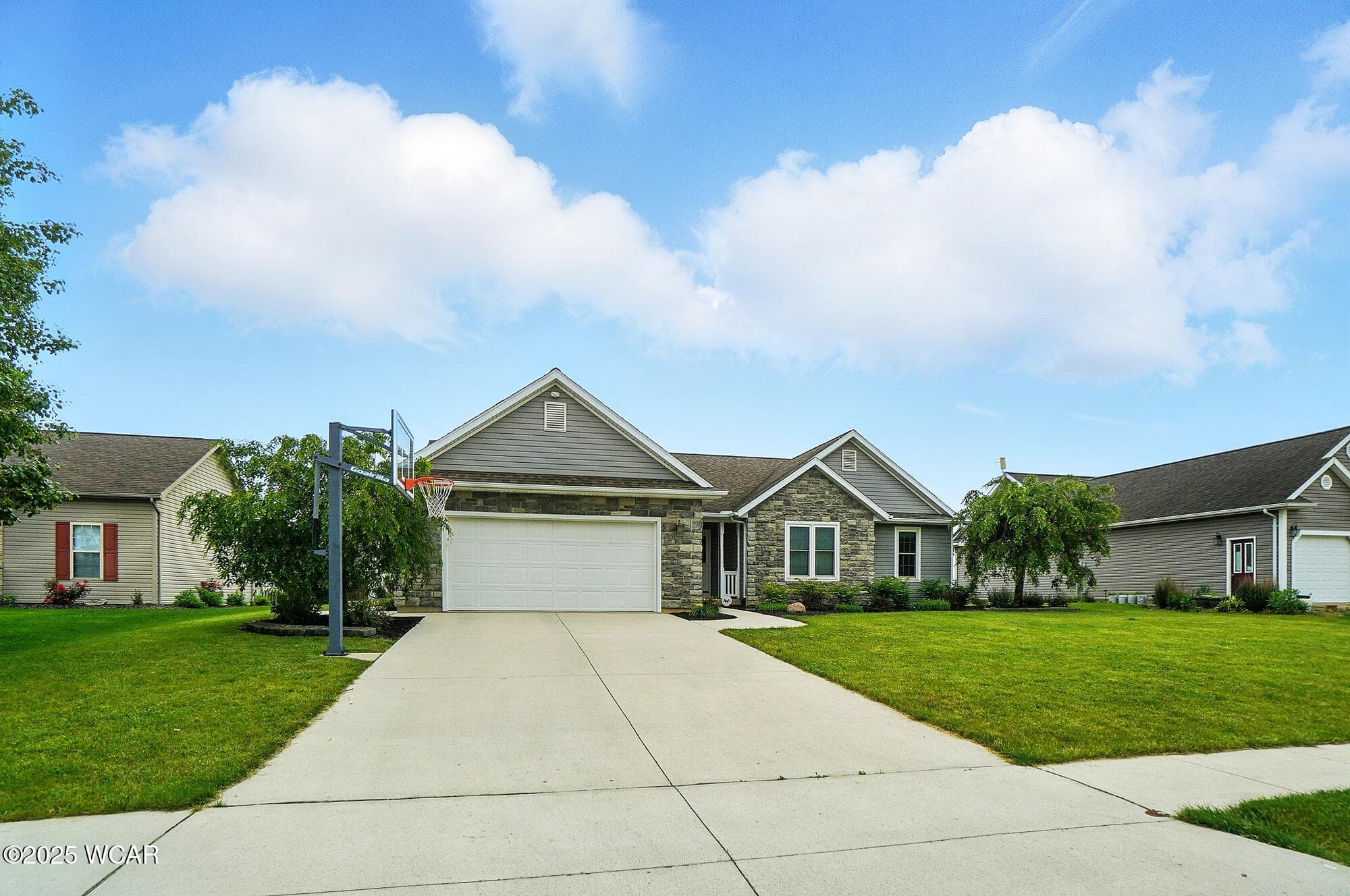 1810 Rosewood photo 2