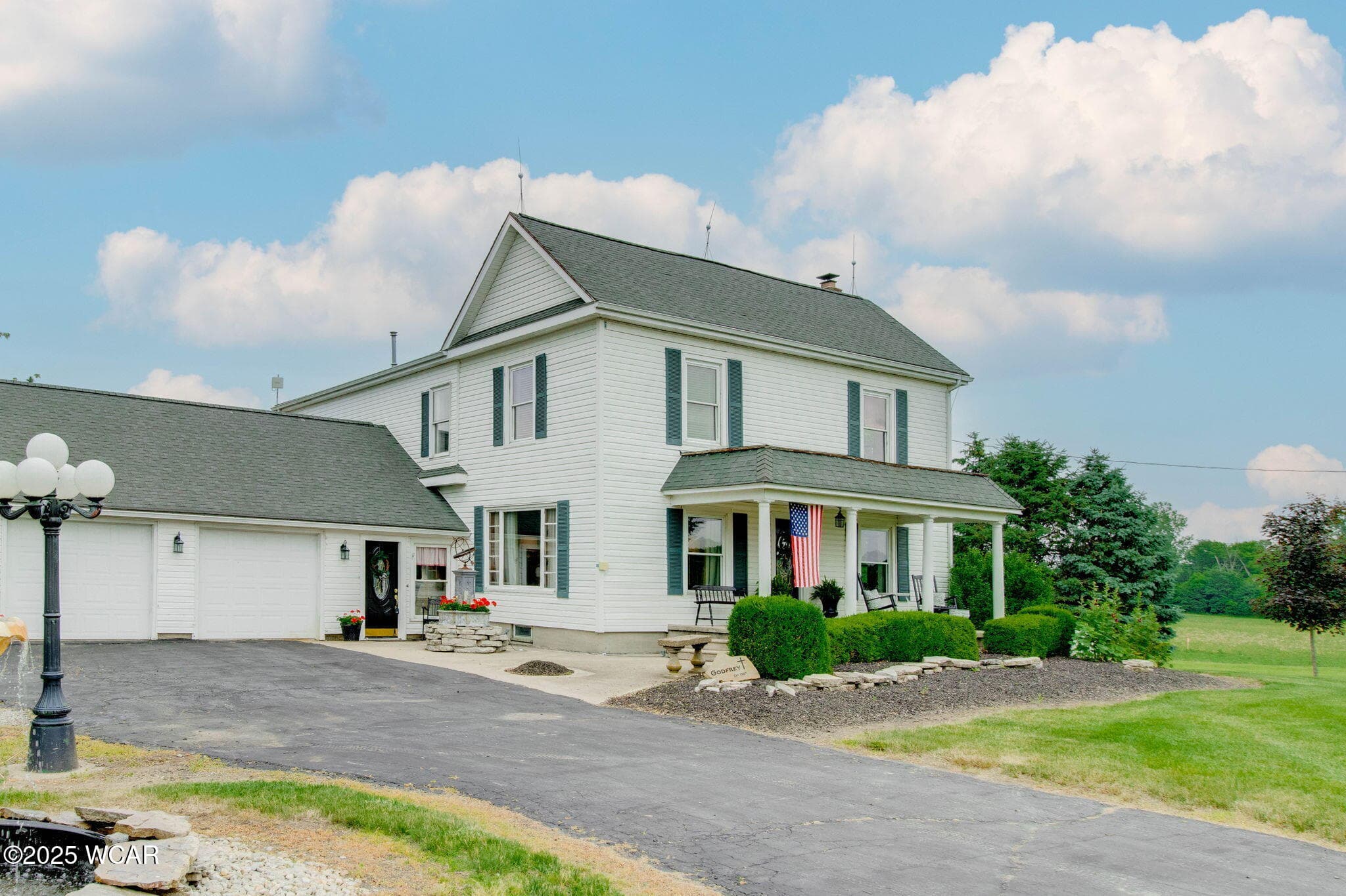 5065 Amherst photo 2