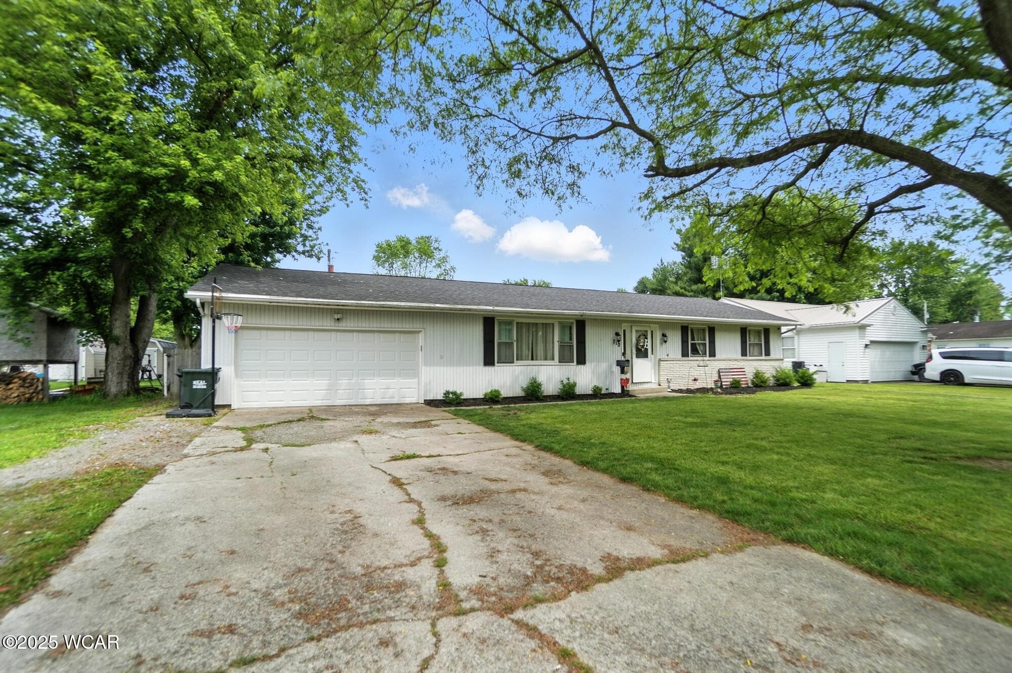 710 Susan Dr photo 3
