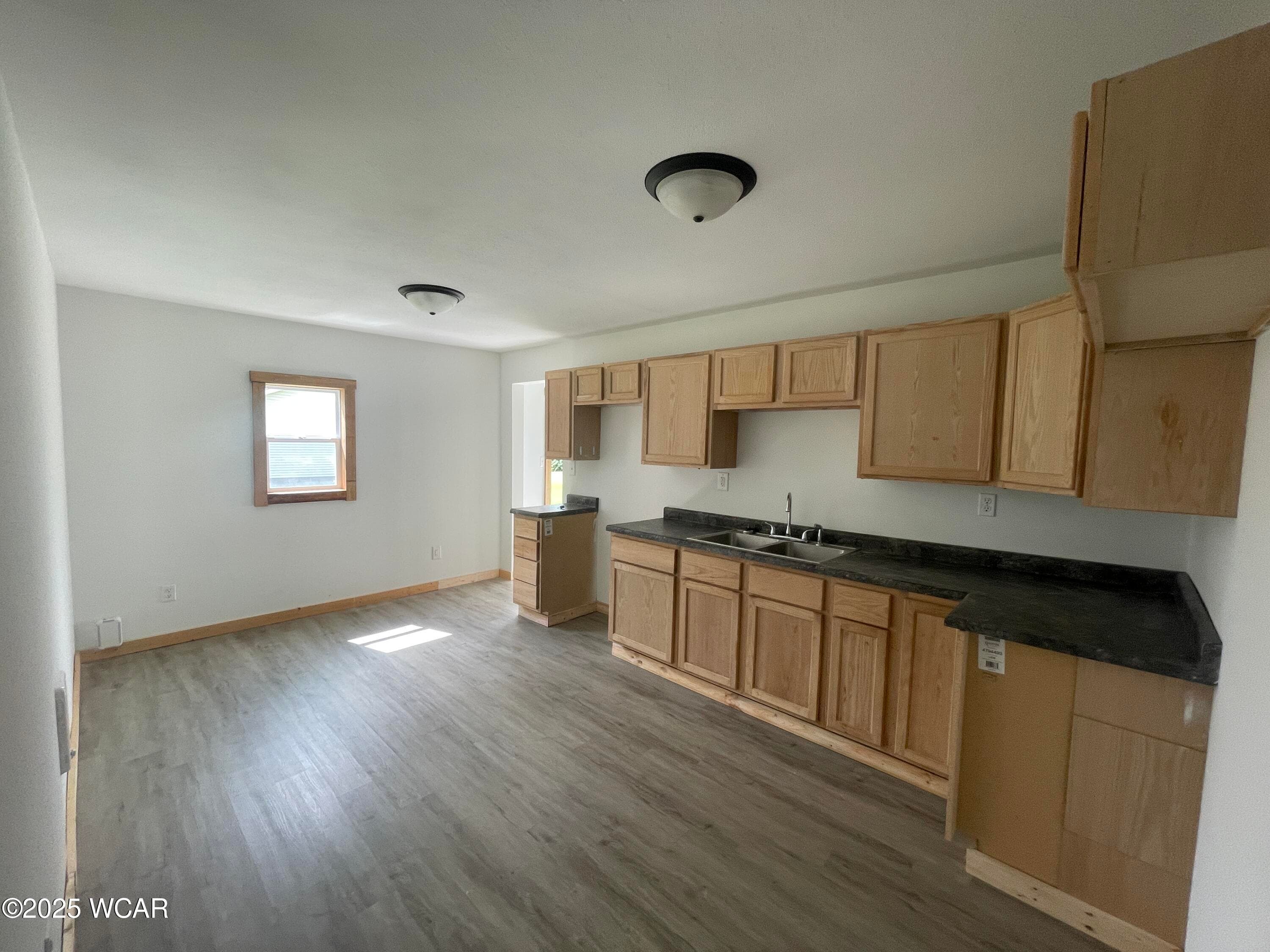 725 Vernon St. photo 3