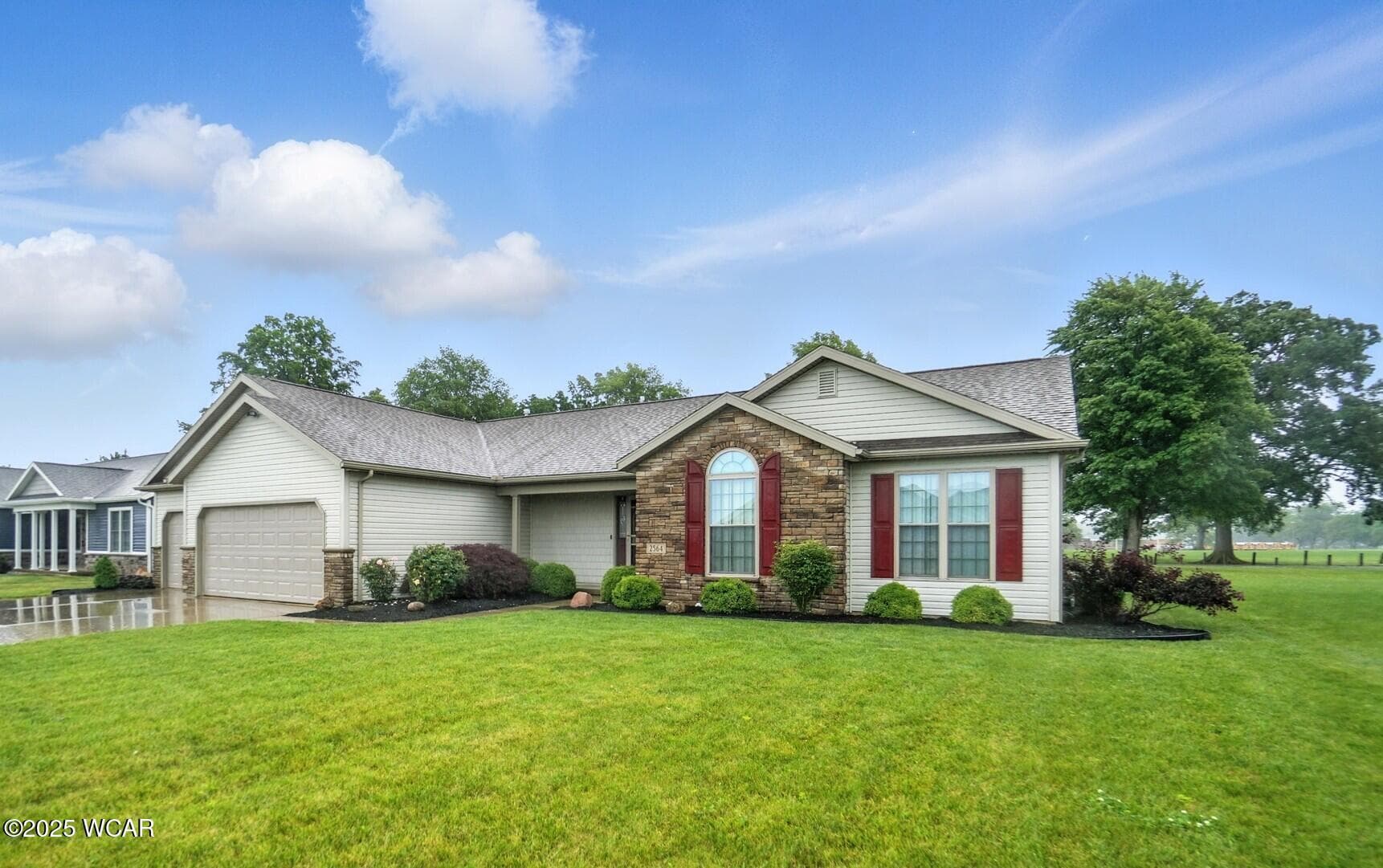 2564 Autumn Ridge photo 2
