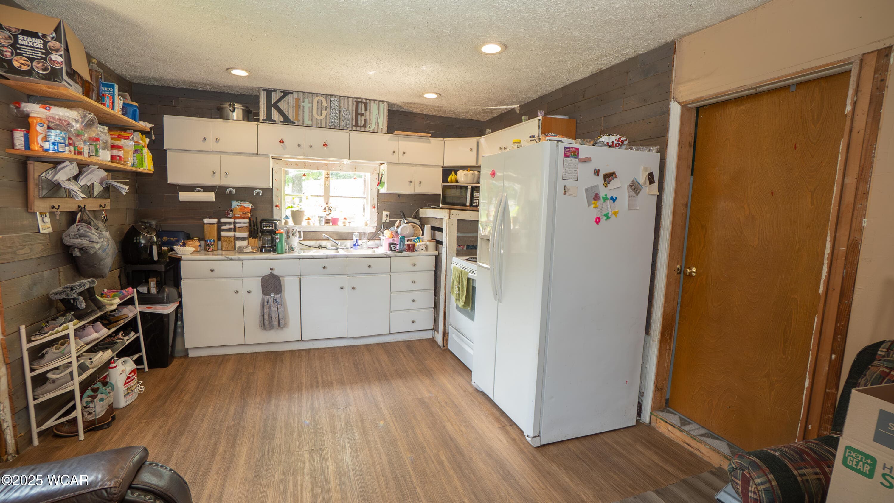 12103 Walnut photo 4