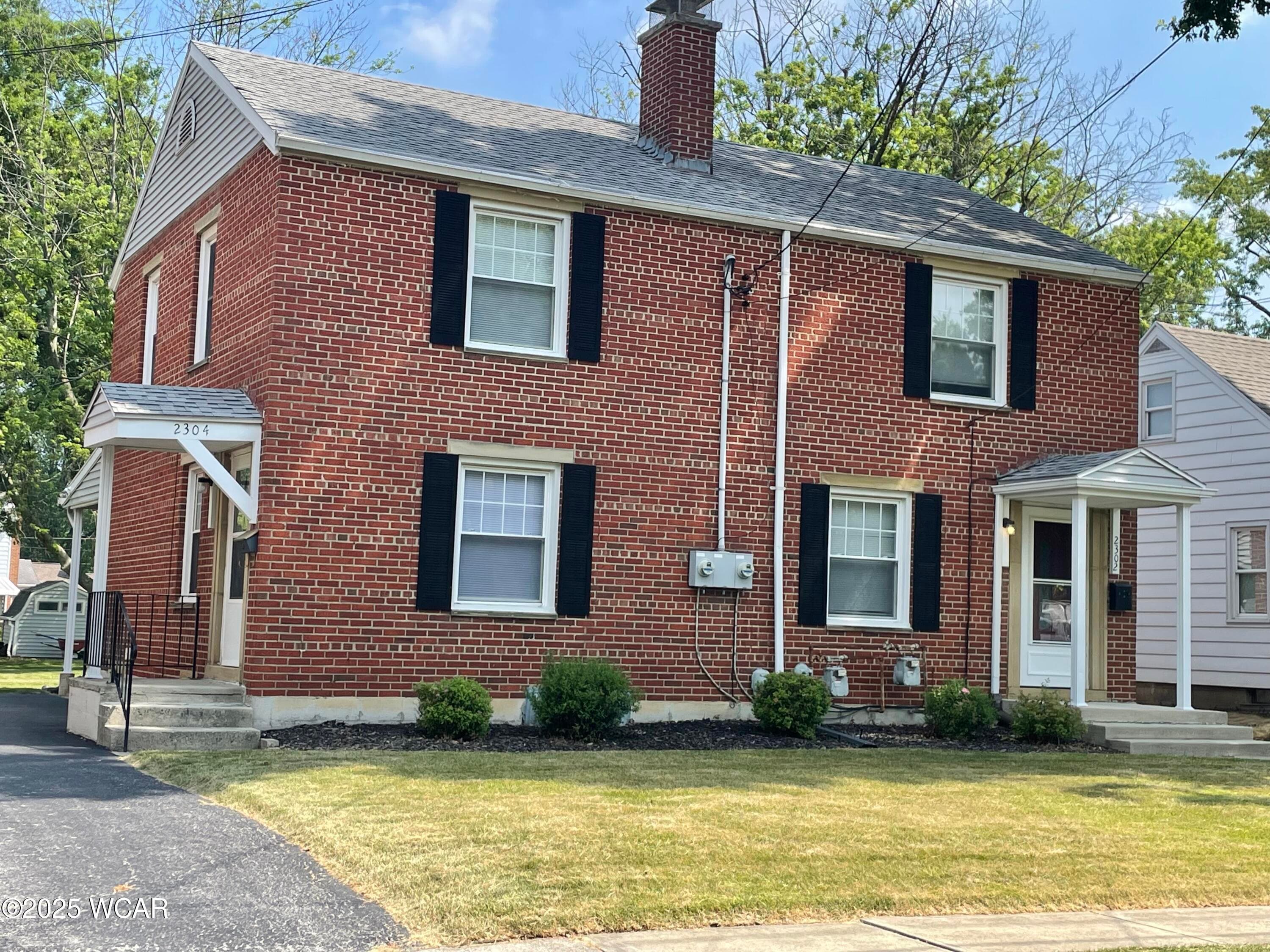 2302-2304 Lakewood photo 2