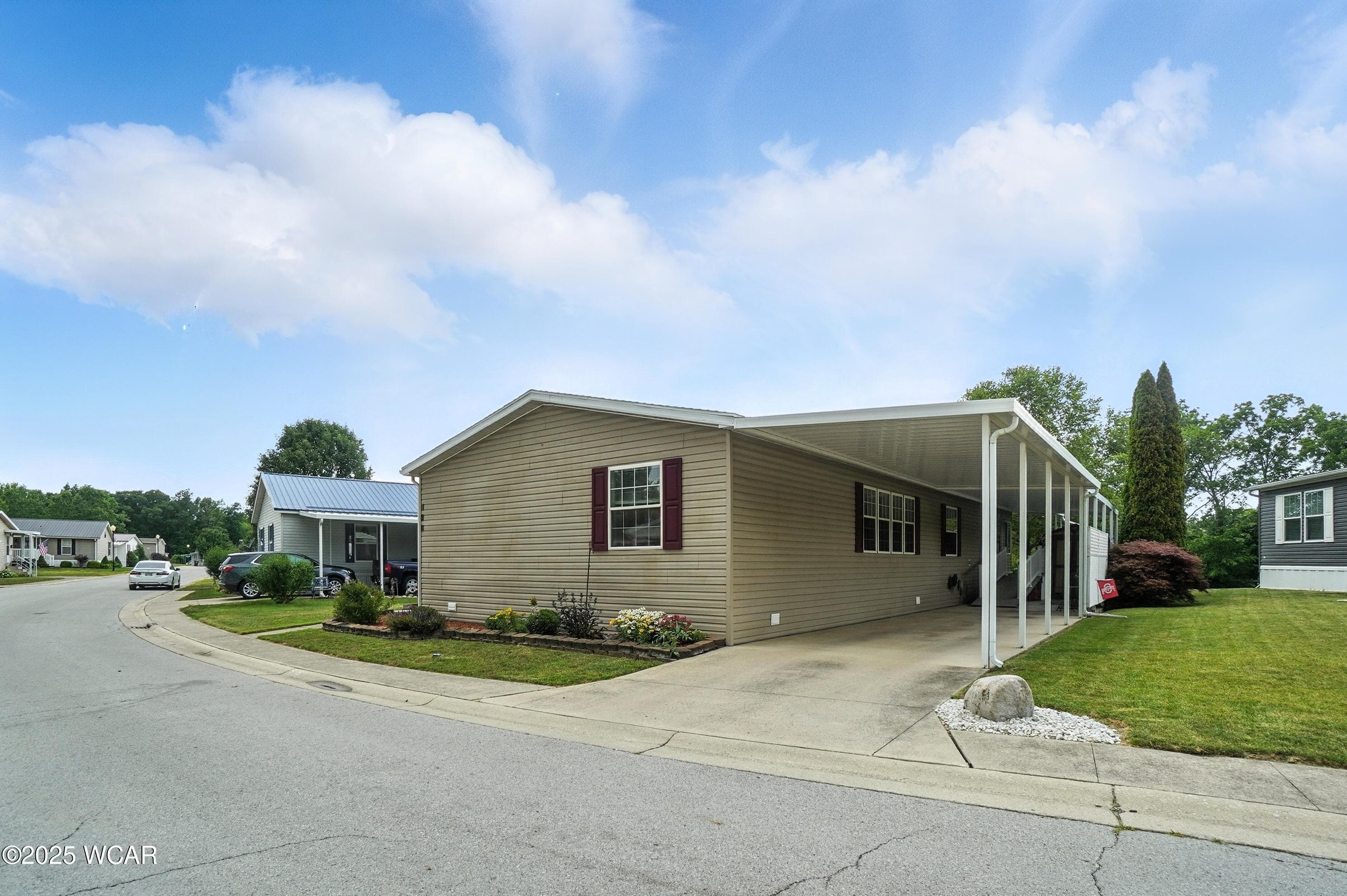 596 Lakeridge photo 3