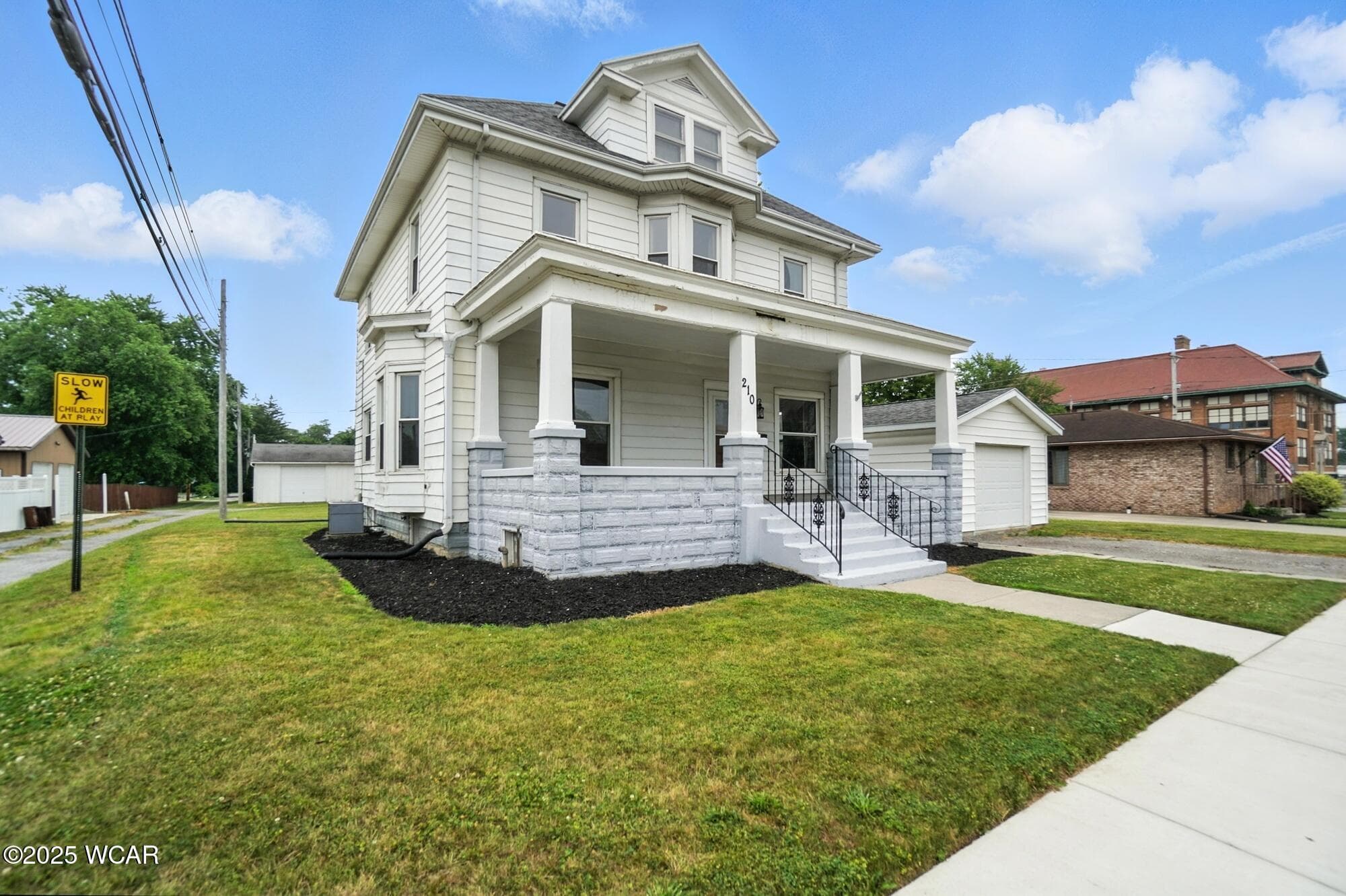 210 Pierce photo 2