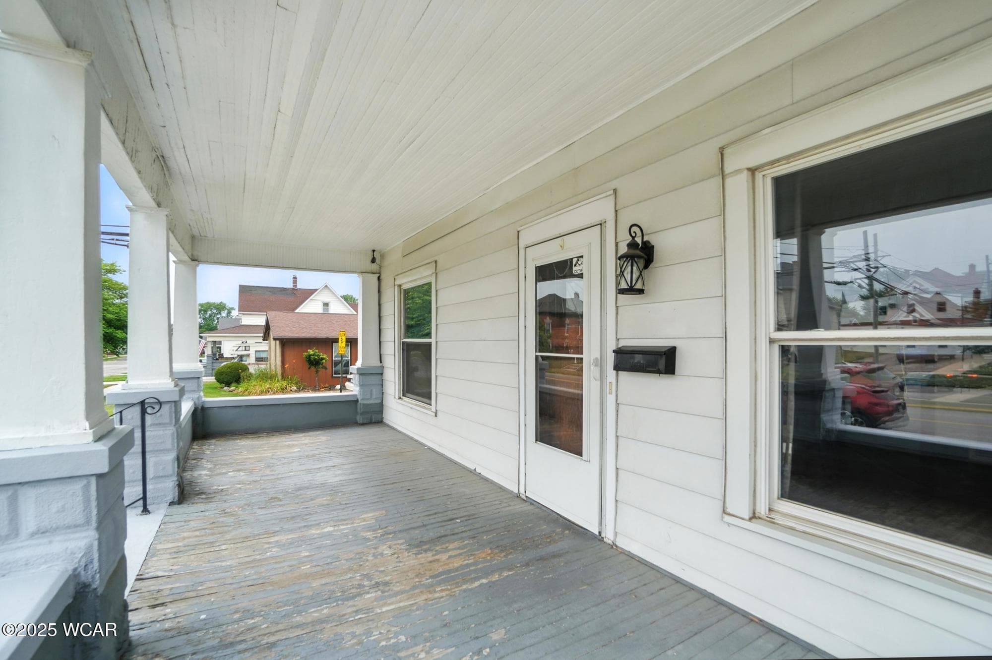 210 Pierce photo 4