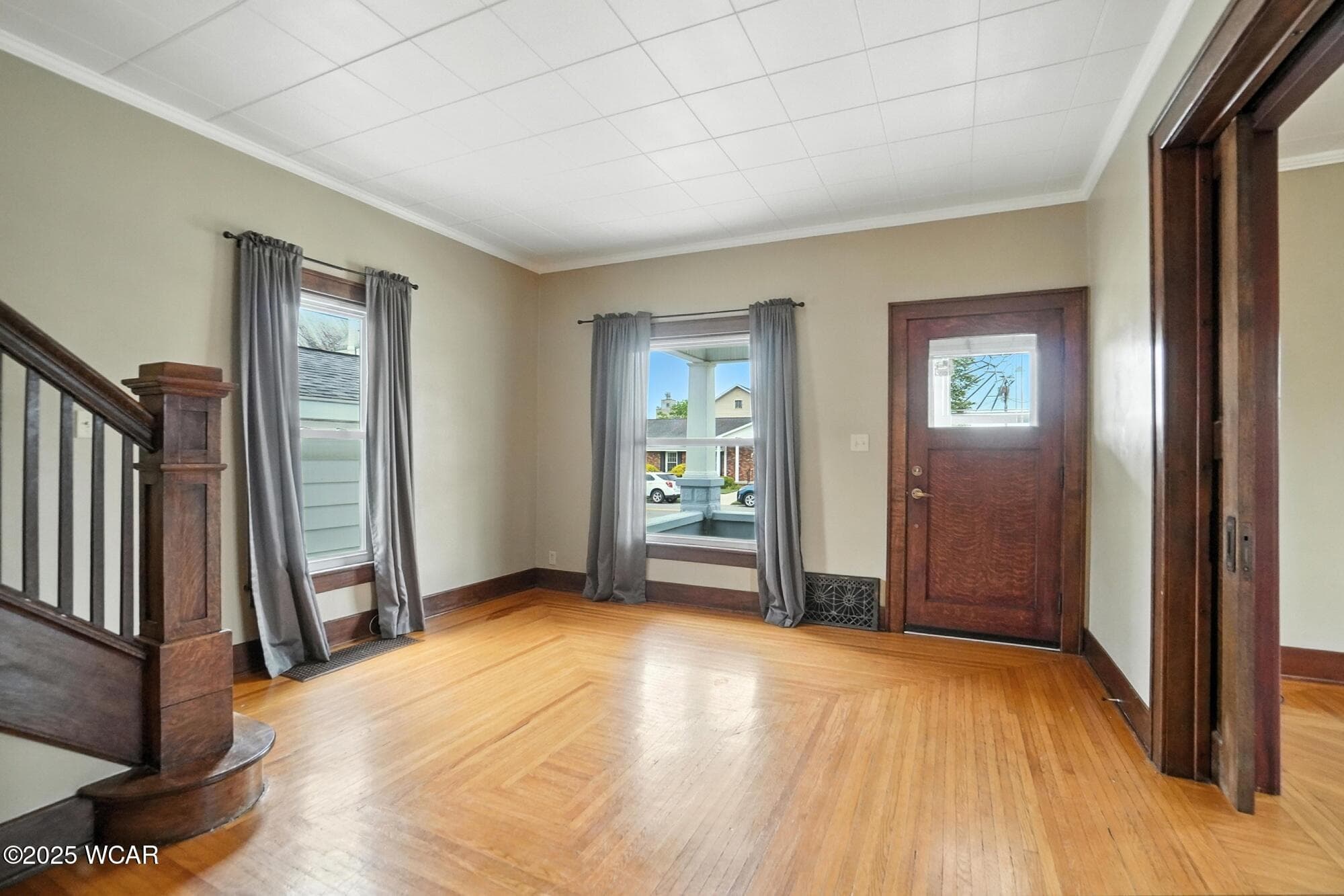 210 Pierce photo 5
