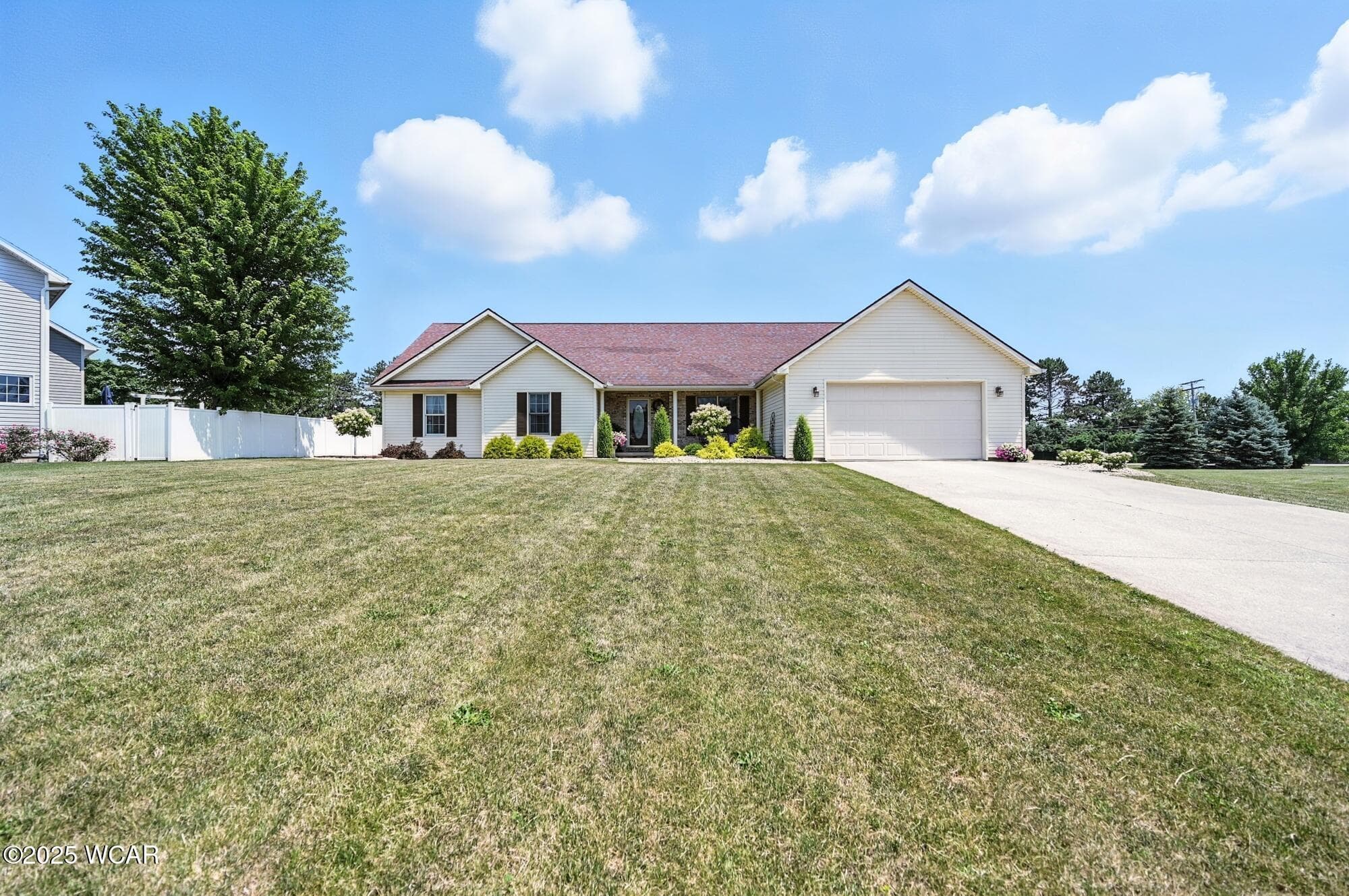 592 Gardenview photo 3