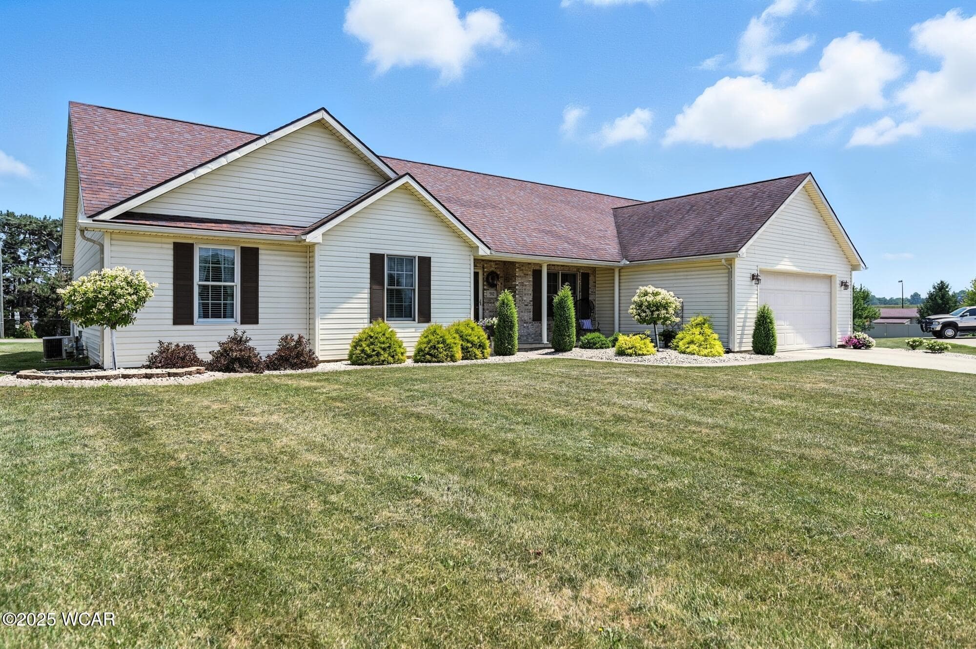 592 Gardenview photo 2