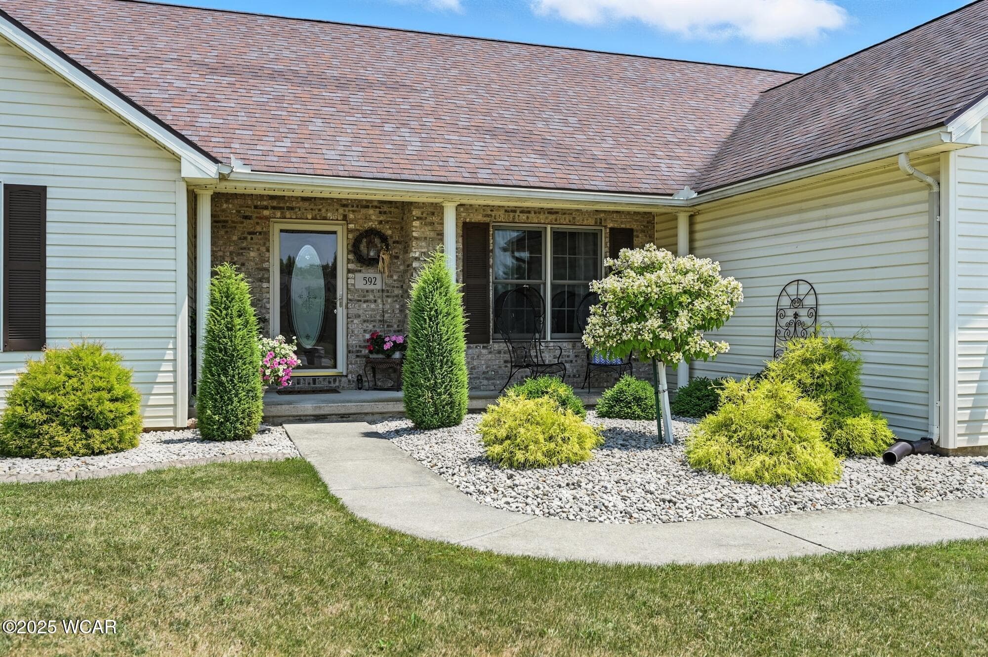 592 Gardenview photo 4