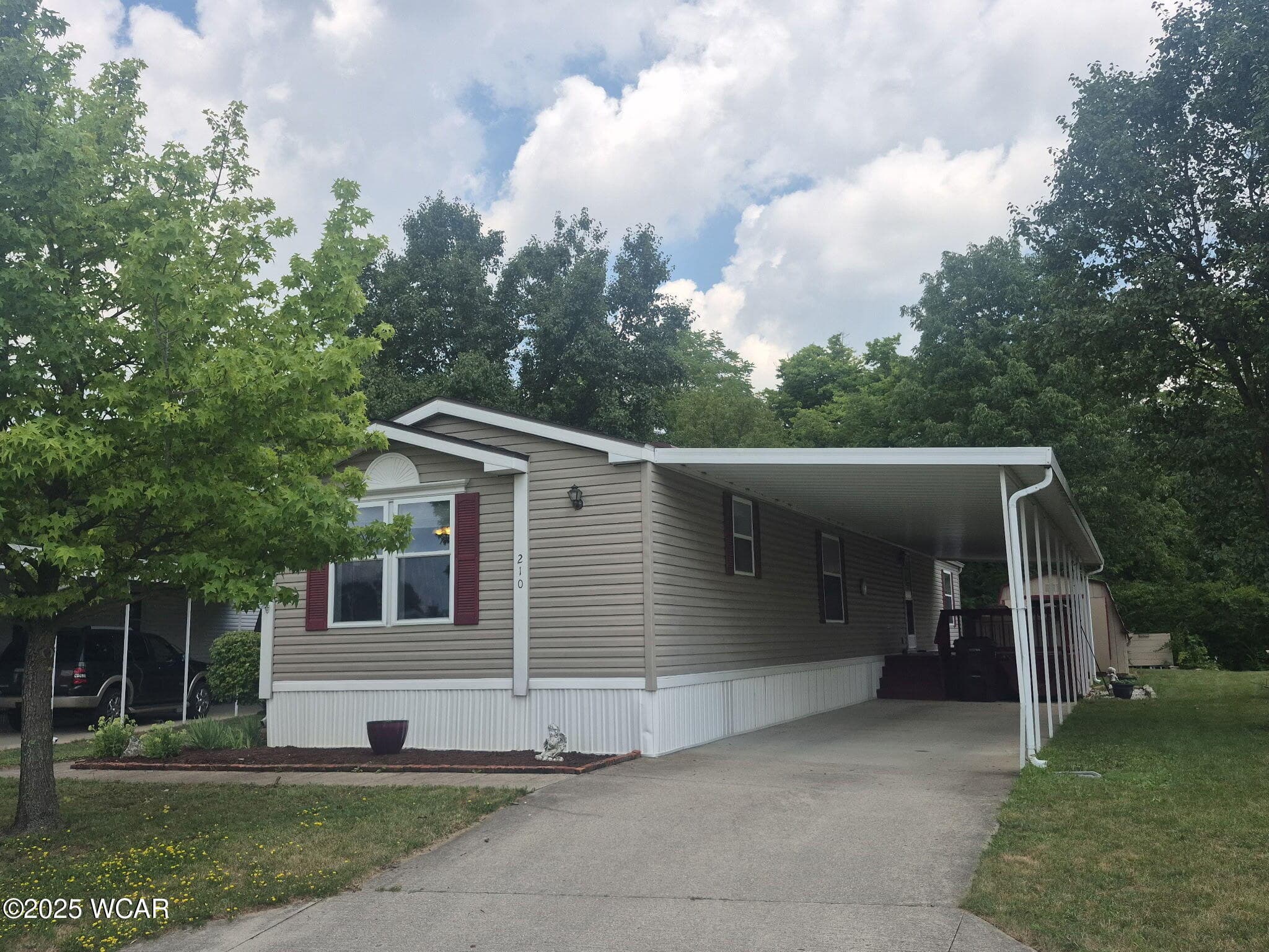 210 Pinewood Circle photo 2