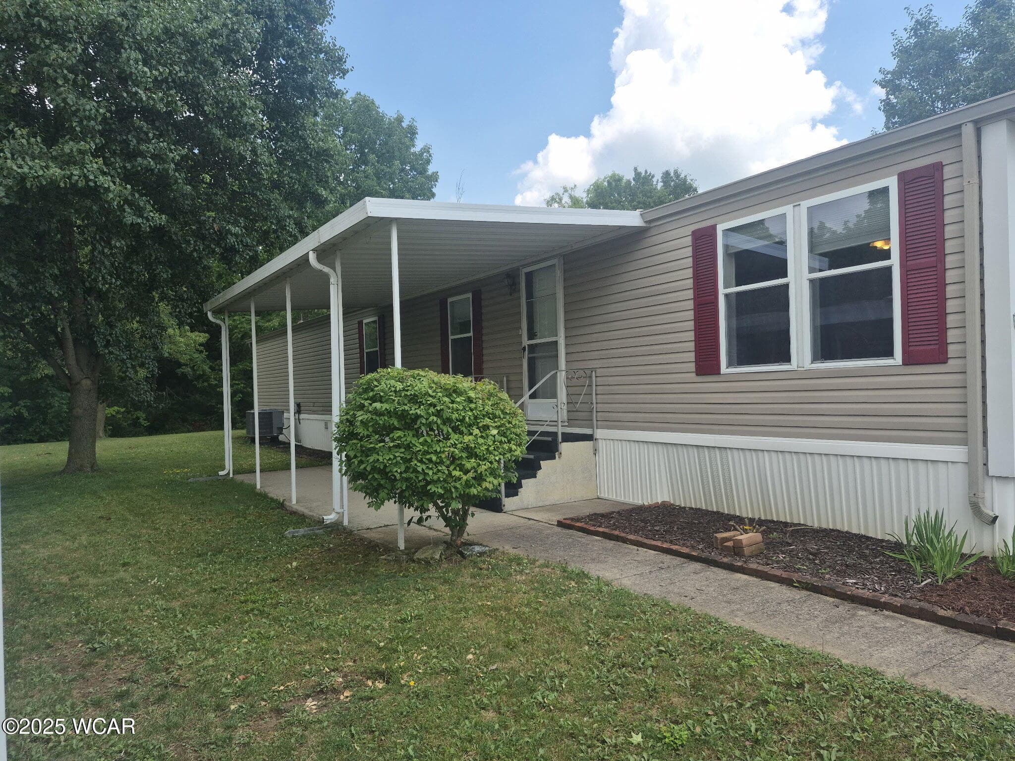 210 Pinewood Circle photo 3
