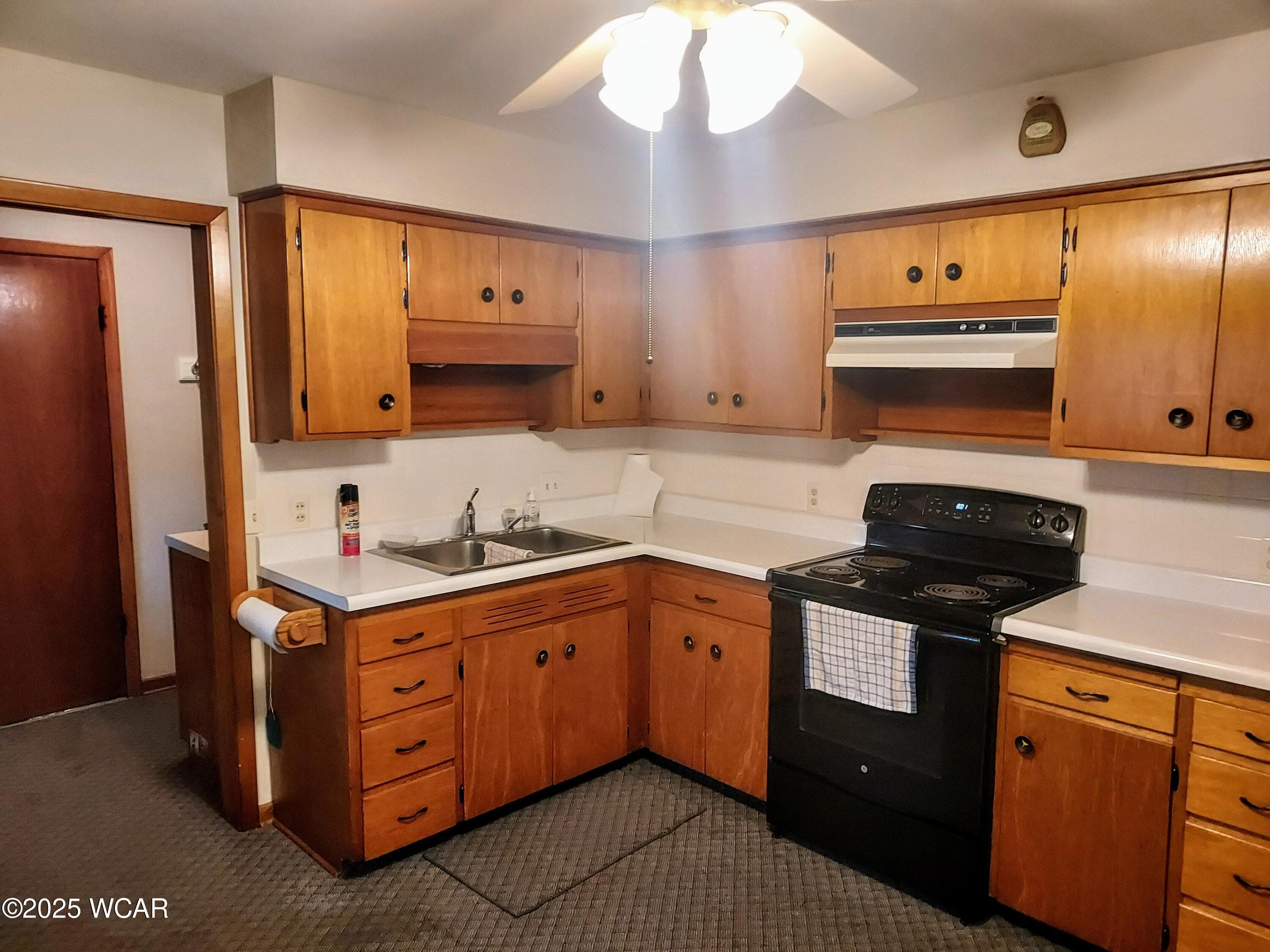 244 Findlay photo 3