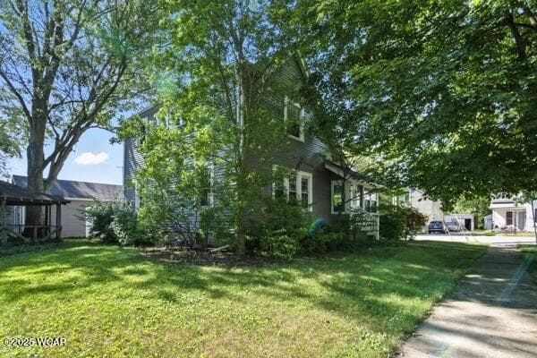 222 Lynn photo 4