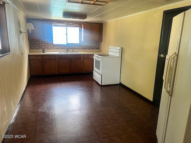 745 Franklin St. photo 3