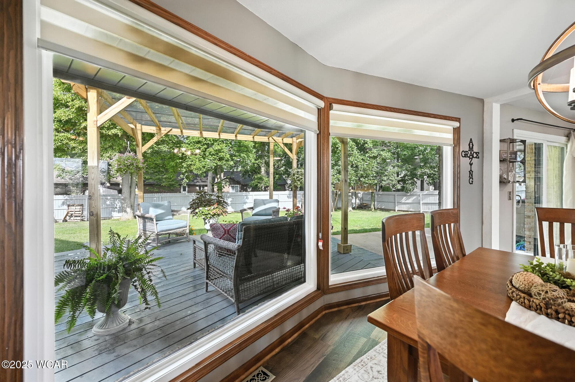 733 Queensbury photo 4